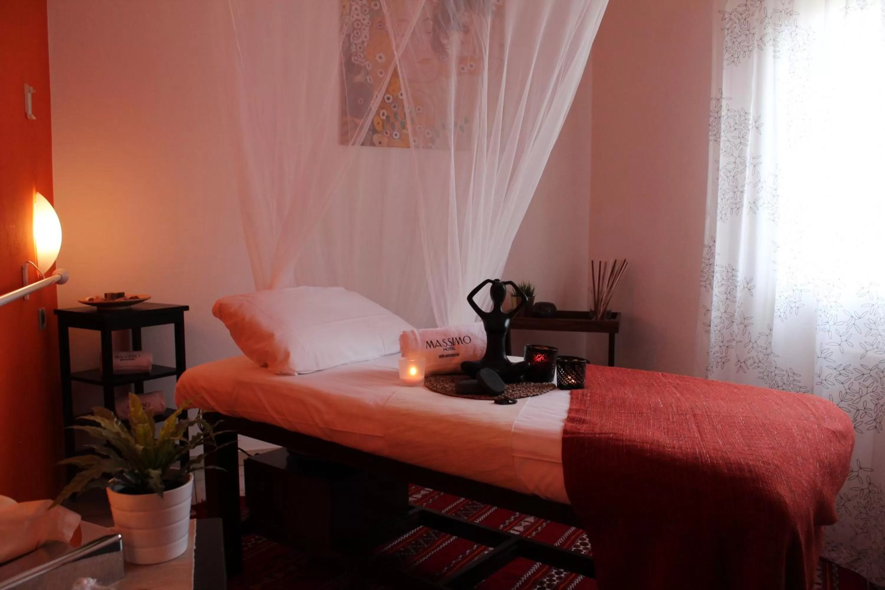 Massage, Bed in Hotel Massimo