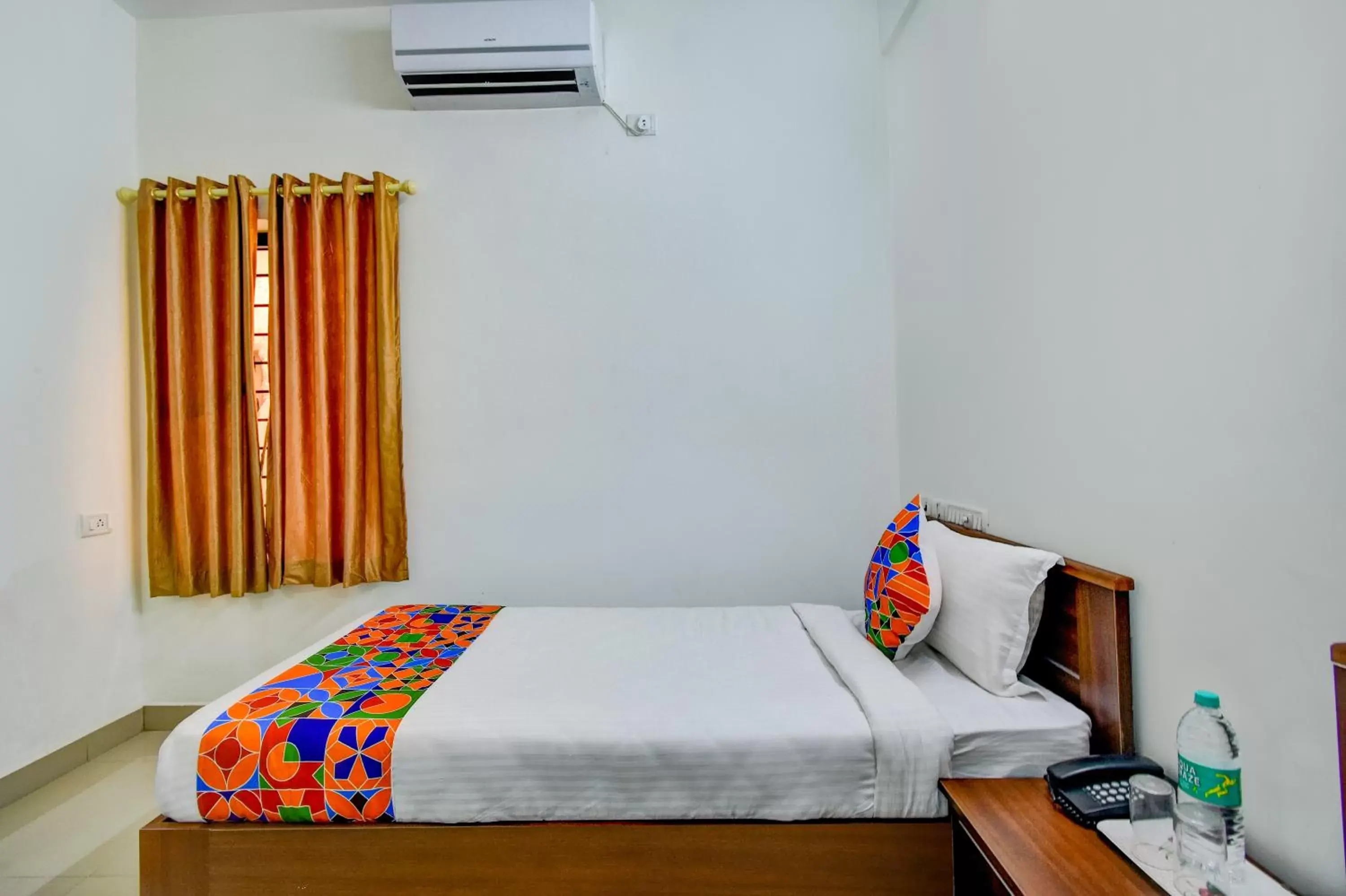 Bed in FabExpress PAS Residency - Nr Marina Beach Bed in FabExpress PAS Residency - Nr Marina Beach