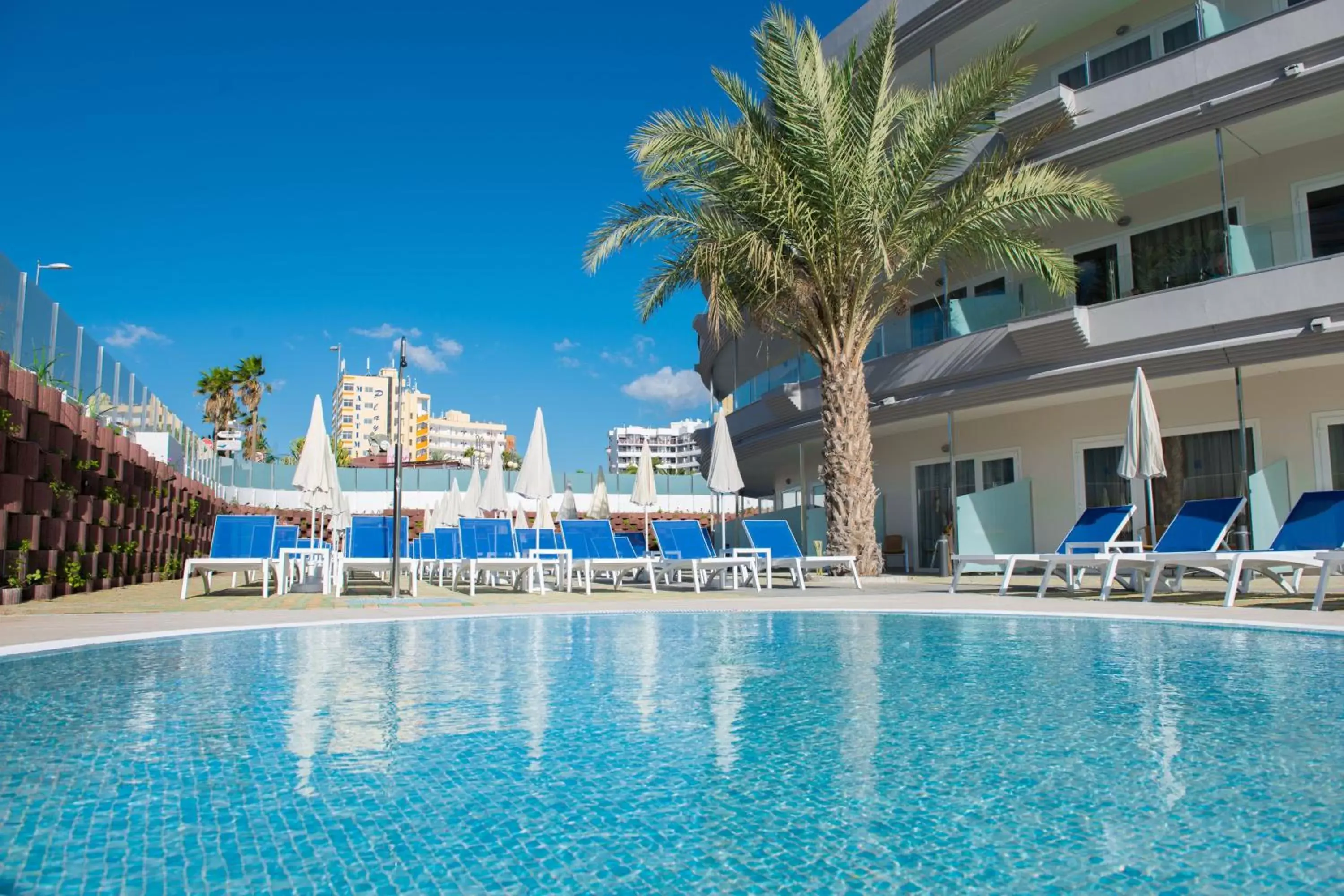 Swimming pool in HL Suitehotel Playa del Inglés - Adults Only