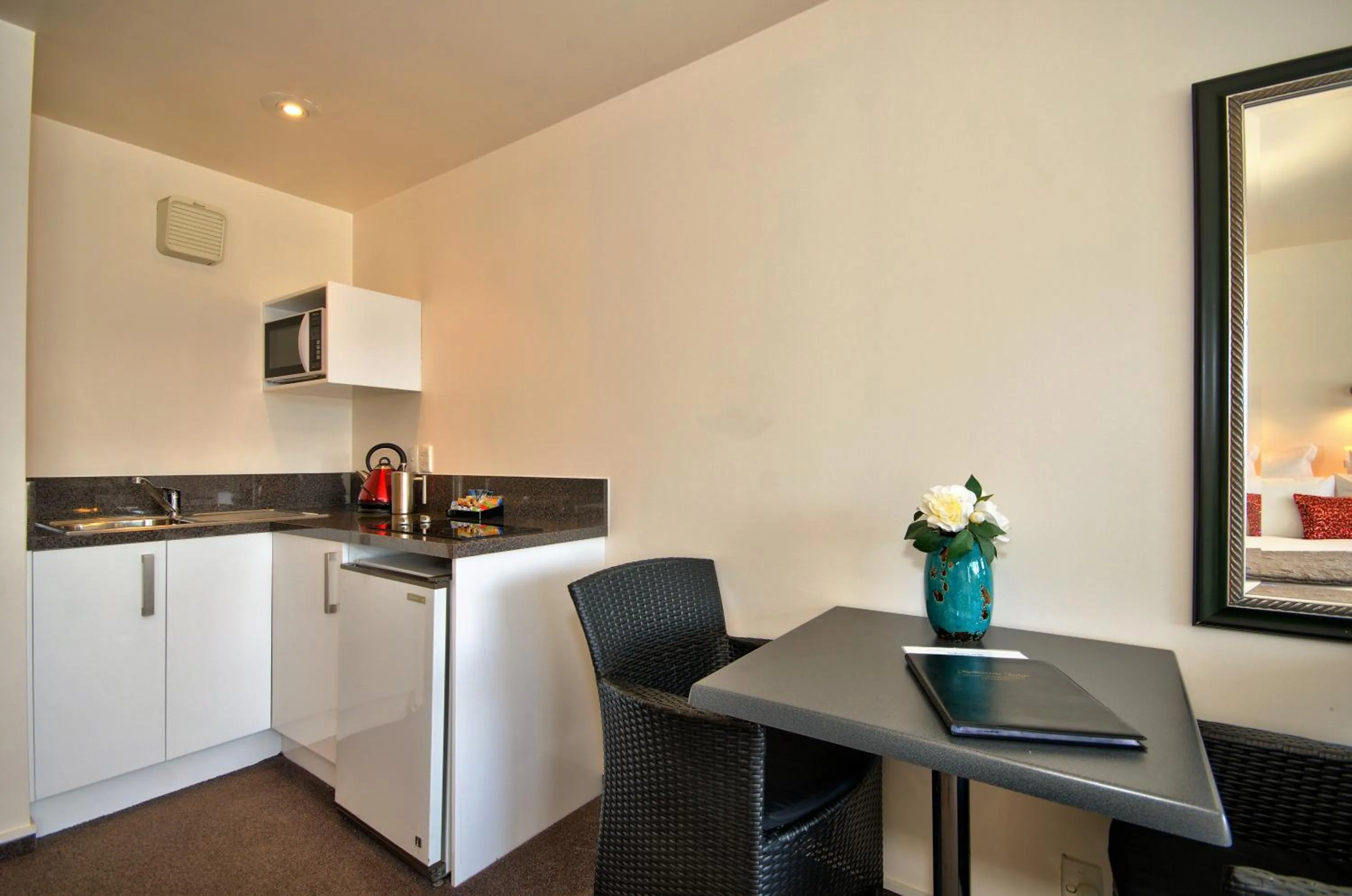 Kitchen or kitchenette in Melbourne Lodge Queenstown