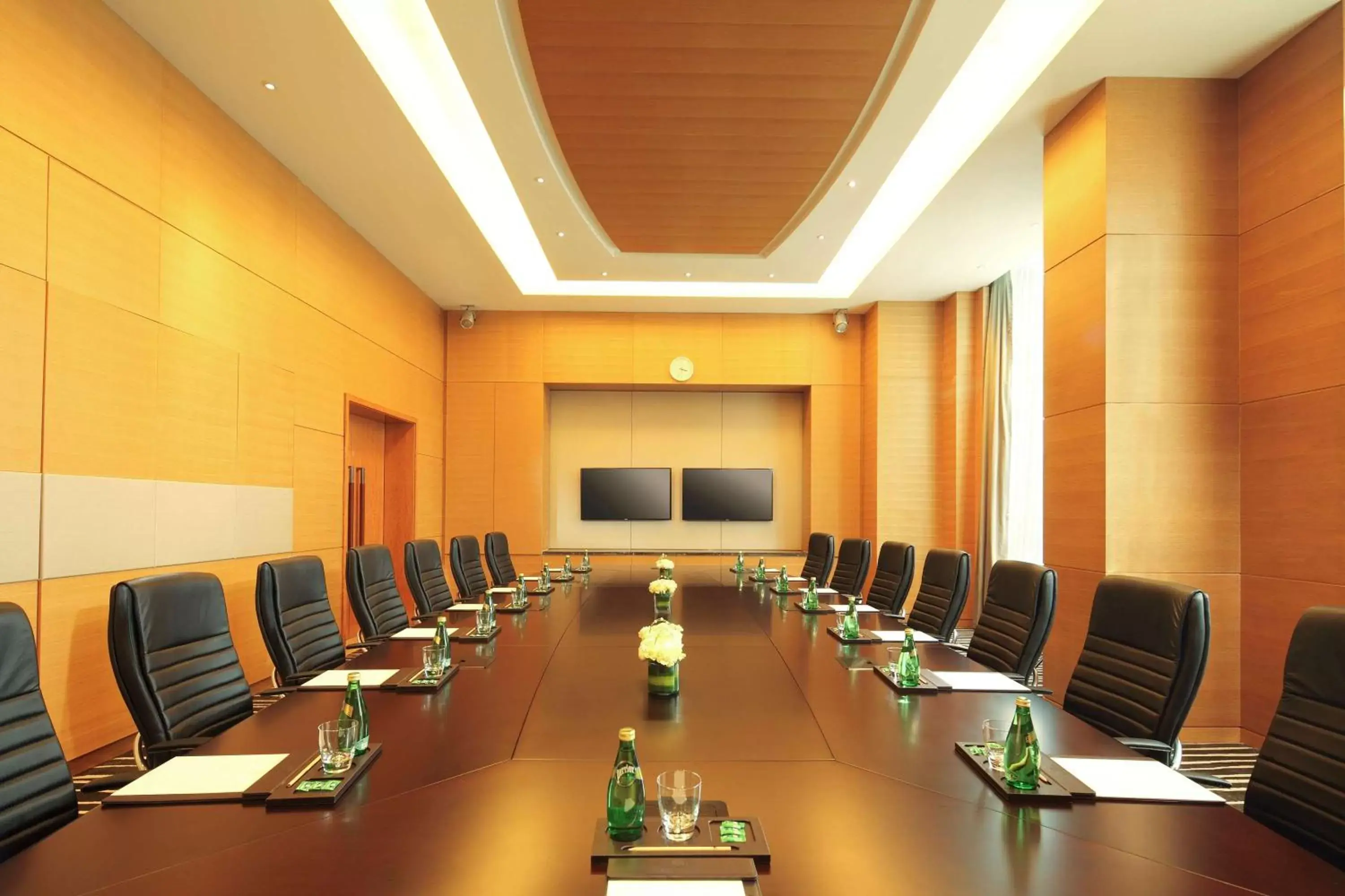 Meeting/conference room in DoubleTree by Hilton Hangzhou East