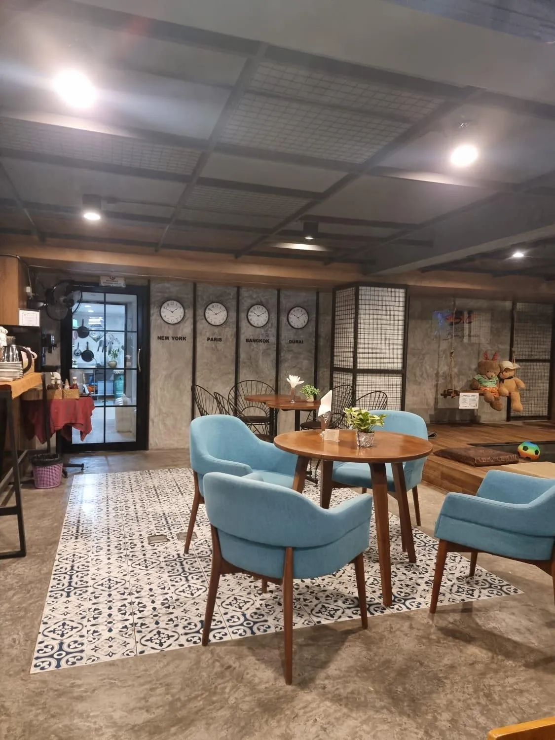 Restaurant/places to eat in BH Baan Paradise Hotel Patong