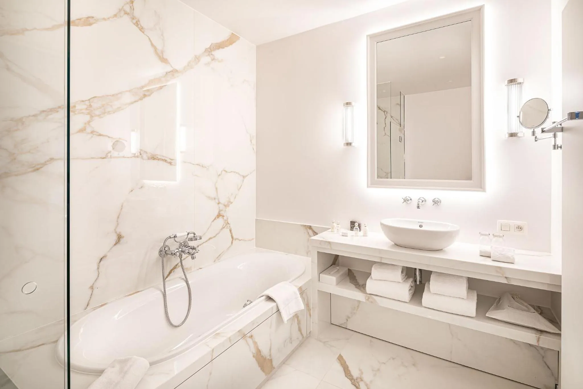 Bathroom in De Tuilerieën - Small Luxury Hotels of the World