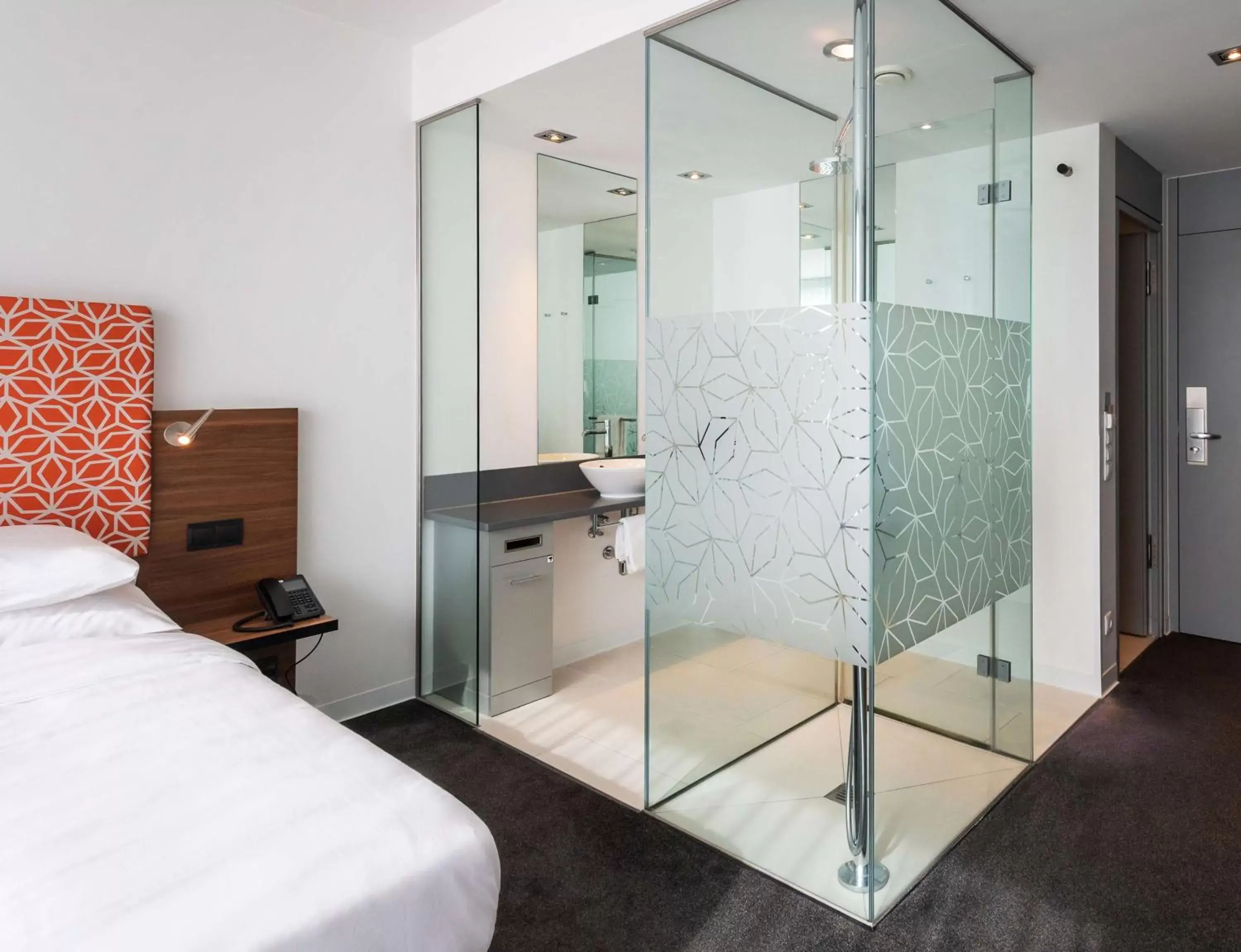 Bathroom in DoubleTree by Hilton Frankfurt Niederrad