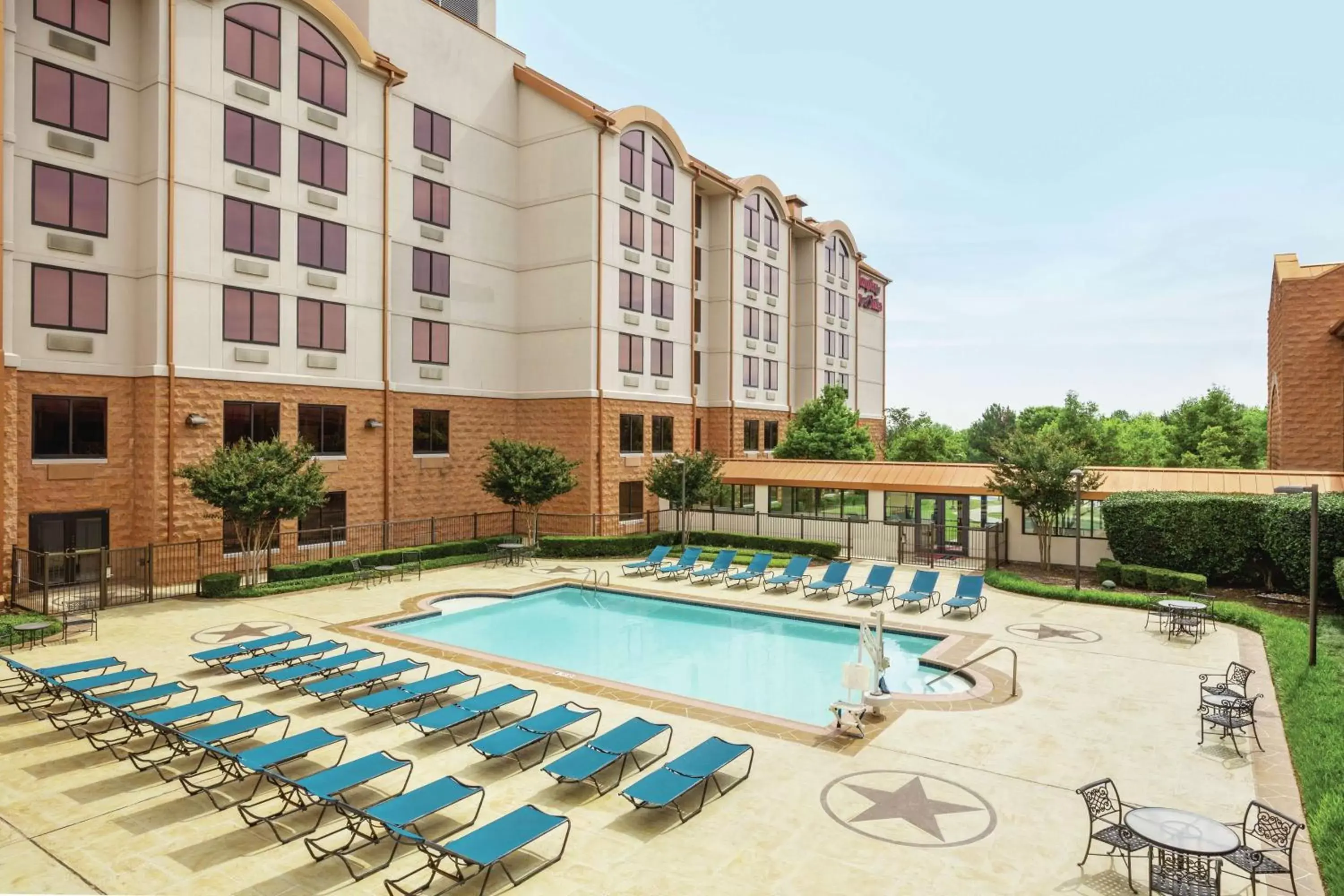 Property building, Swimming Pool in Hampton Inn & Suites Dallas-Mesquite