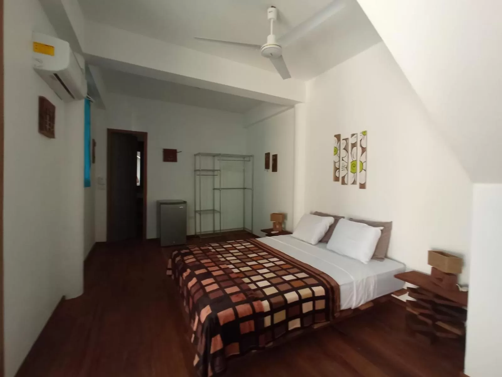 Bed in La Luciernaga Big Creek