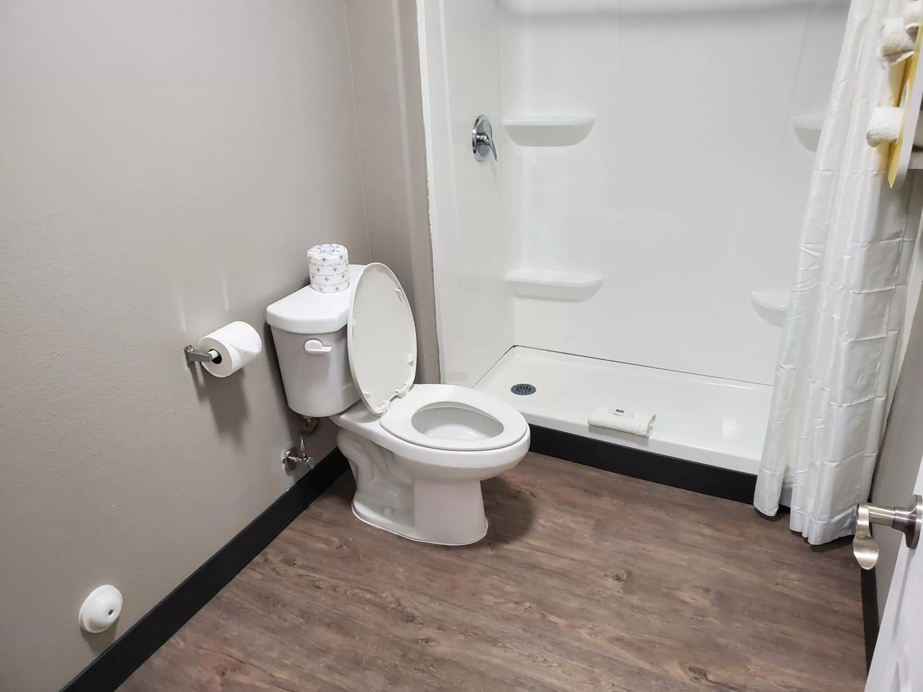 Bathroom in Motel 6-Show Low, AZ