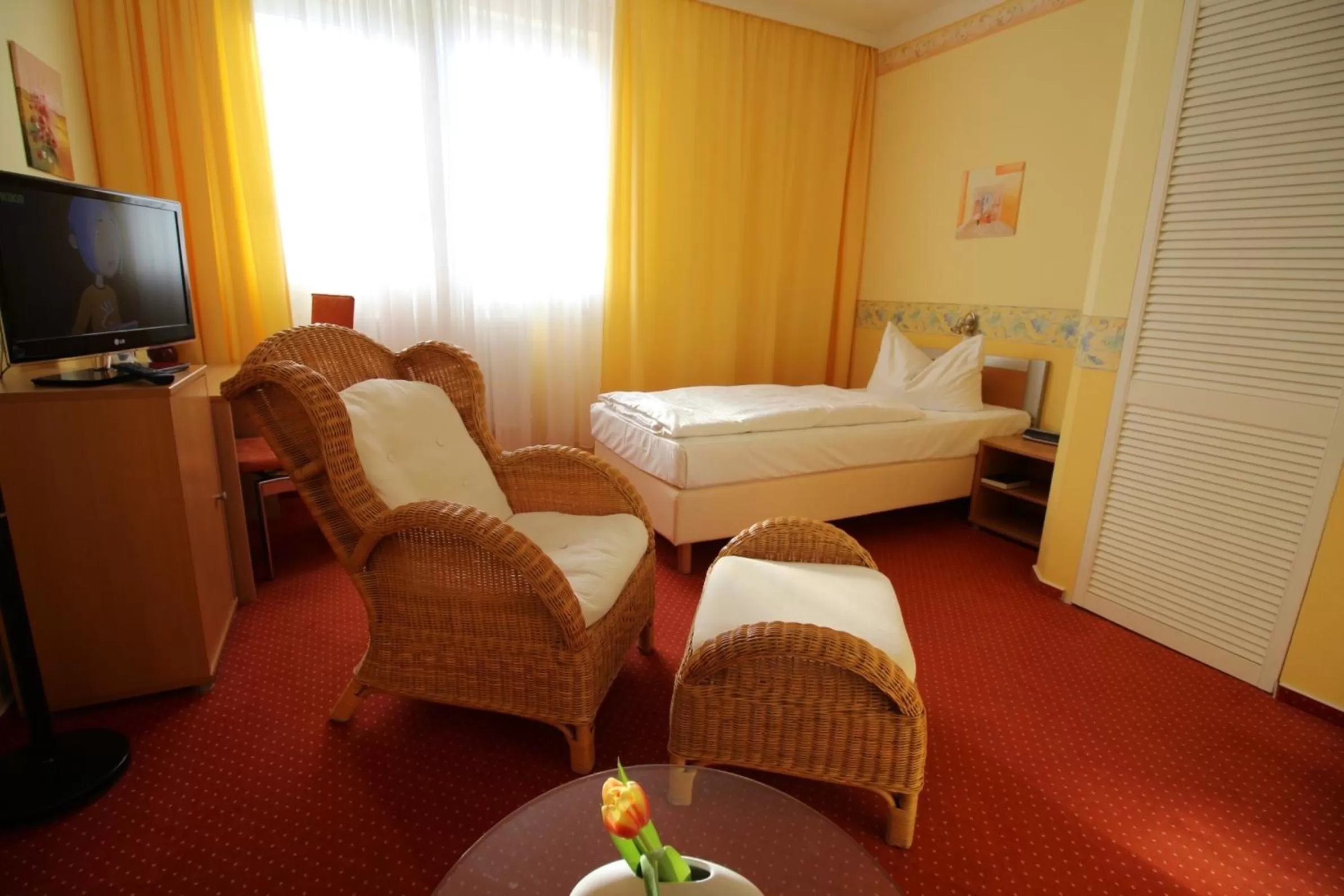 Photo of the whole room, Bed in Parkhotel Klüschenberg