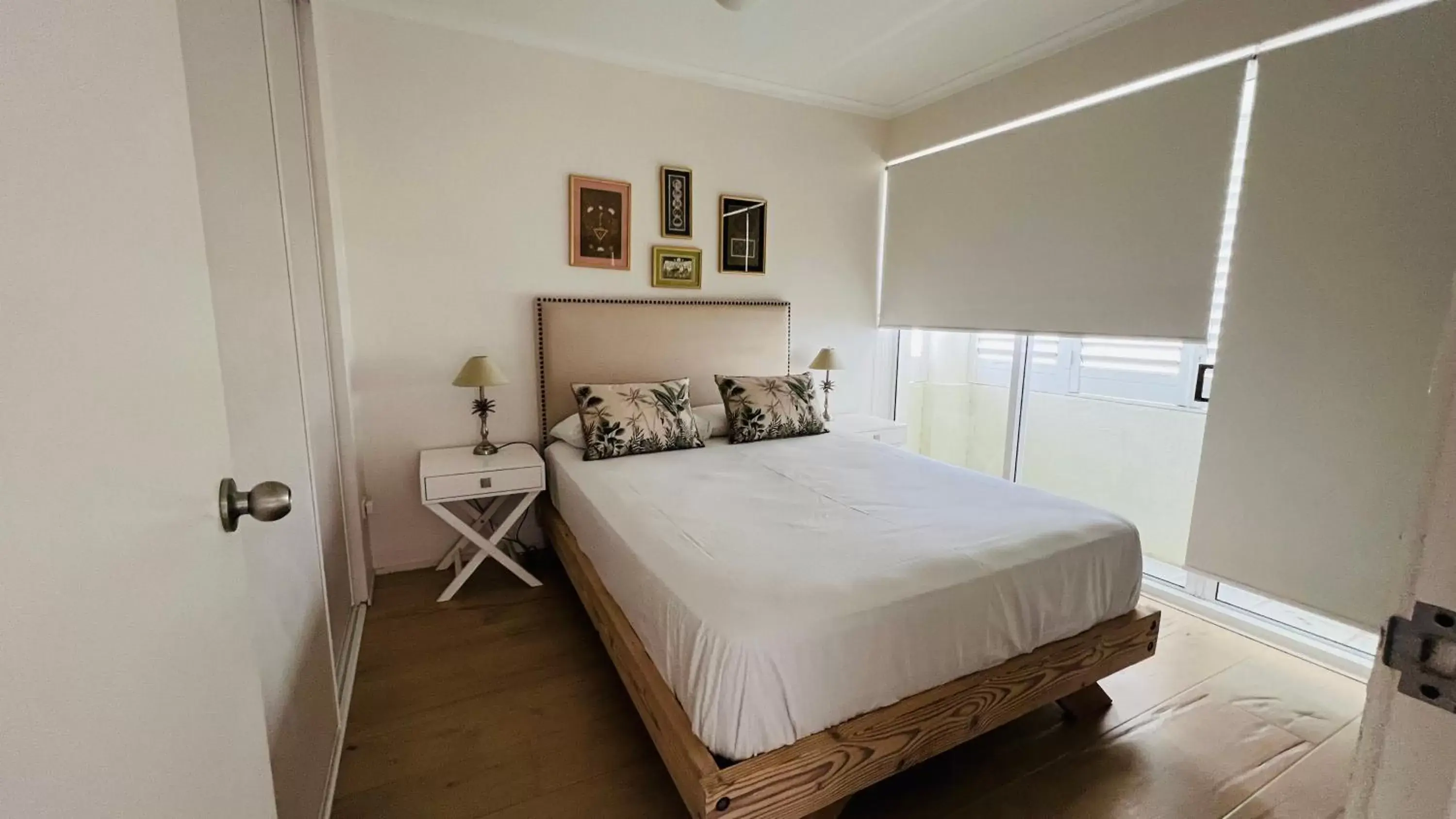 Bed in Goldsborough Place Apartments