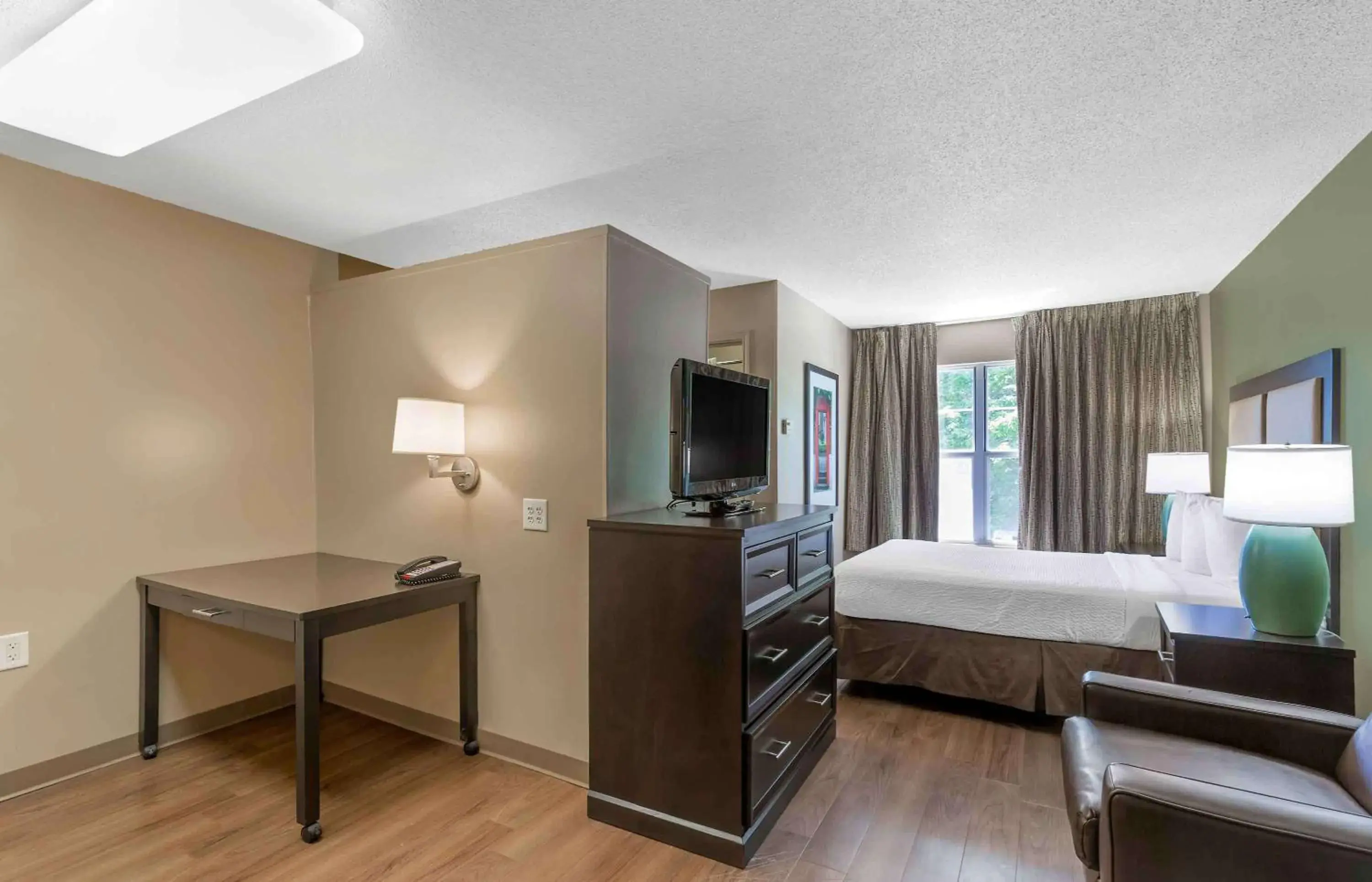 Bedroom in Extended Stay America Suites - Raleigh - RTP - 4919 Miami Blvd
