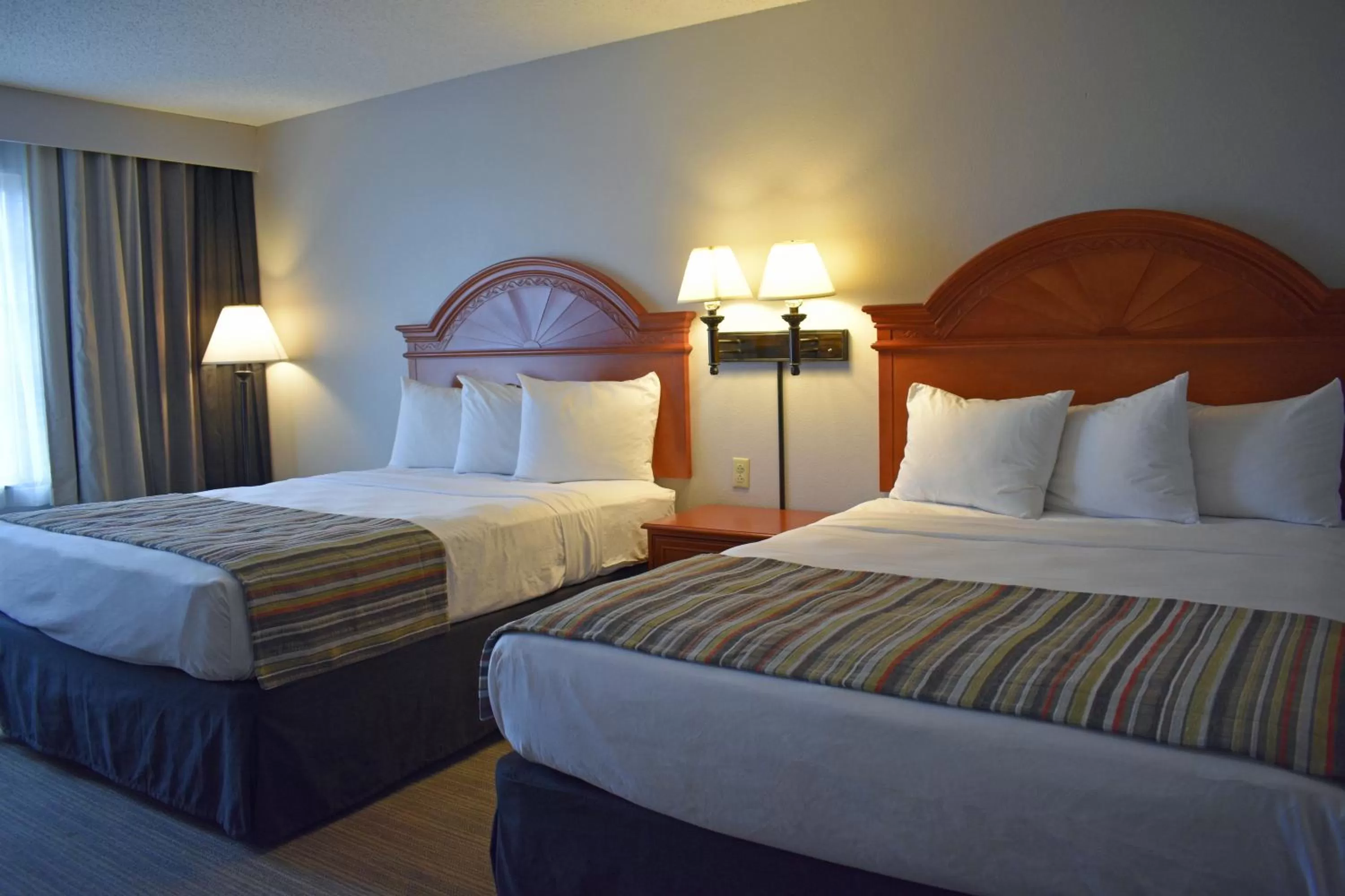 Bed in Country Inn & Suites by Radisson, Northwood, IA