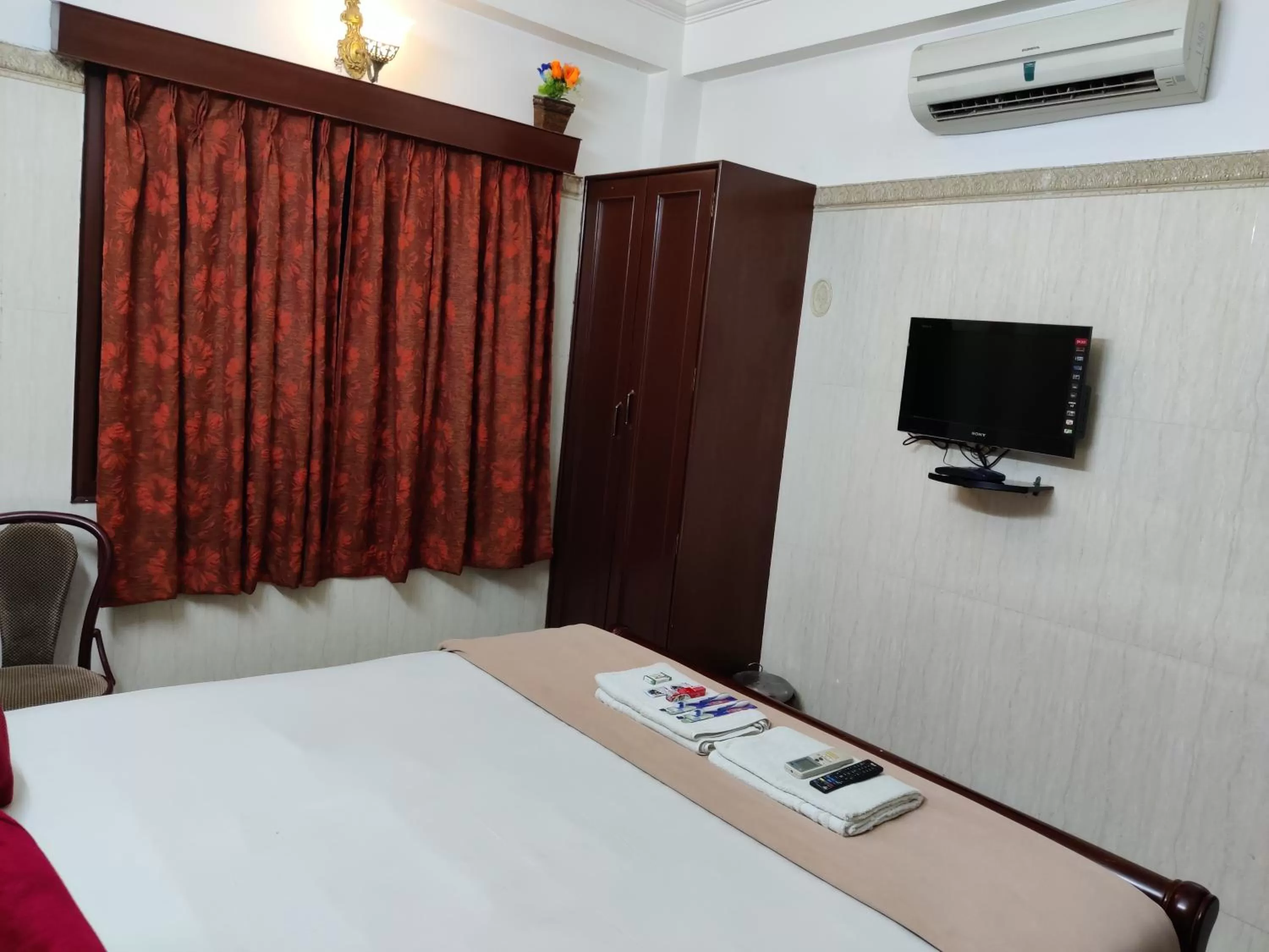 TV and multimedia, Bed in Grand View Residency Chennai