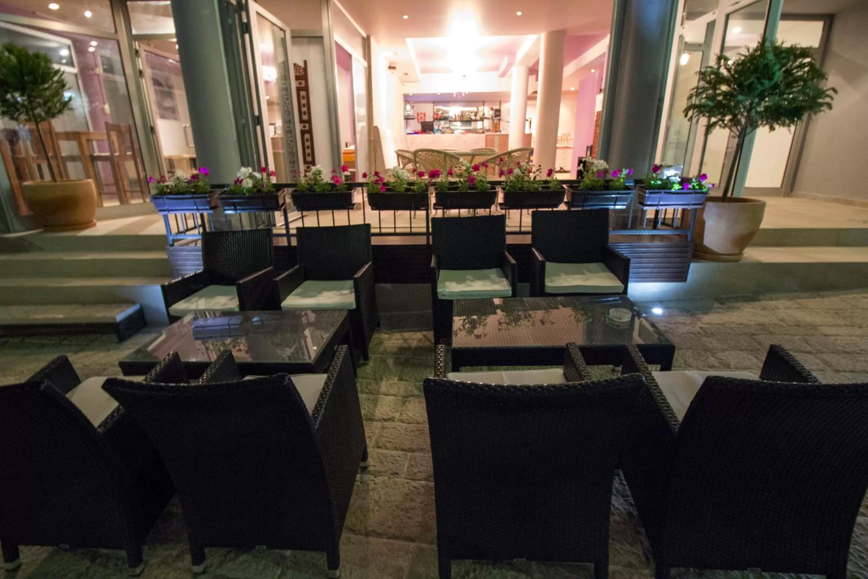 Property building, Restaurant/Places to Eat in Hotel & Rooms Lombrelle