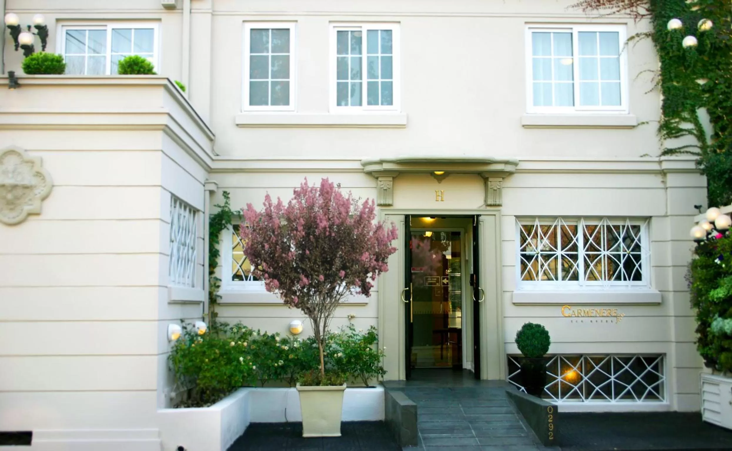 Facade/entrance in Carménére Ecohotel