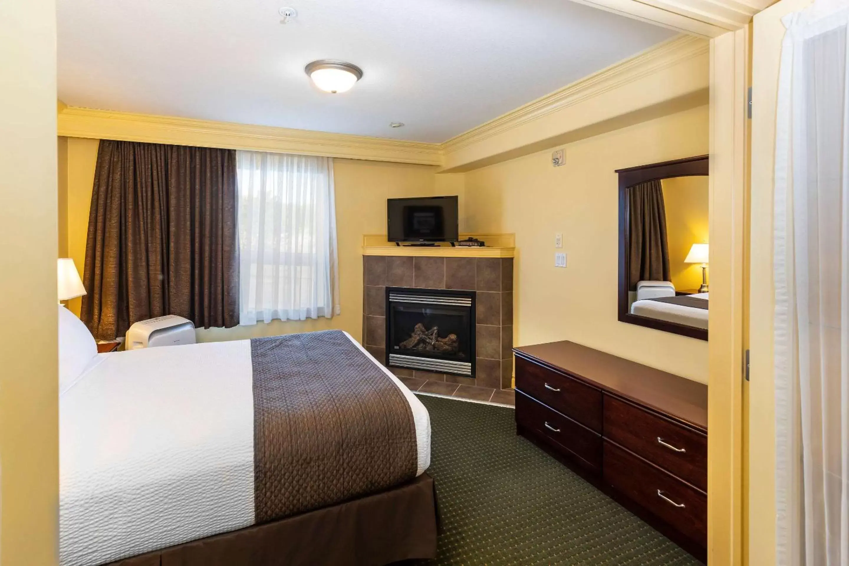 Bedroom, Bed in Quality Inn & Suites