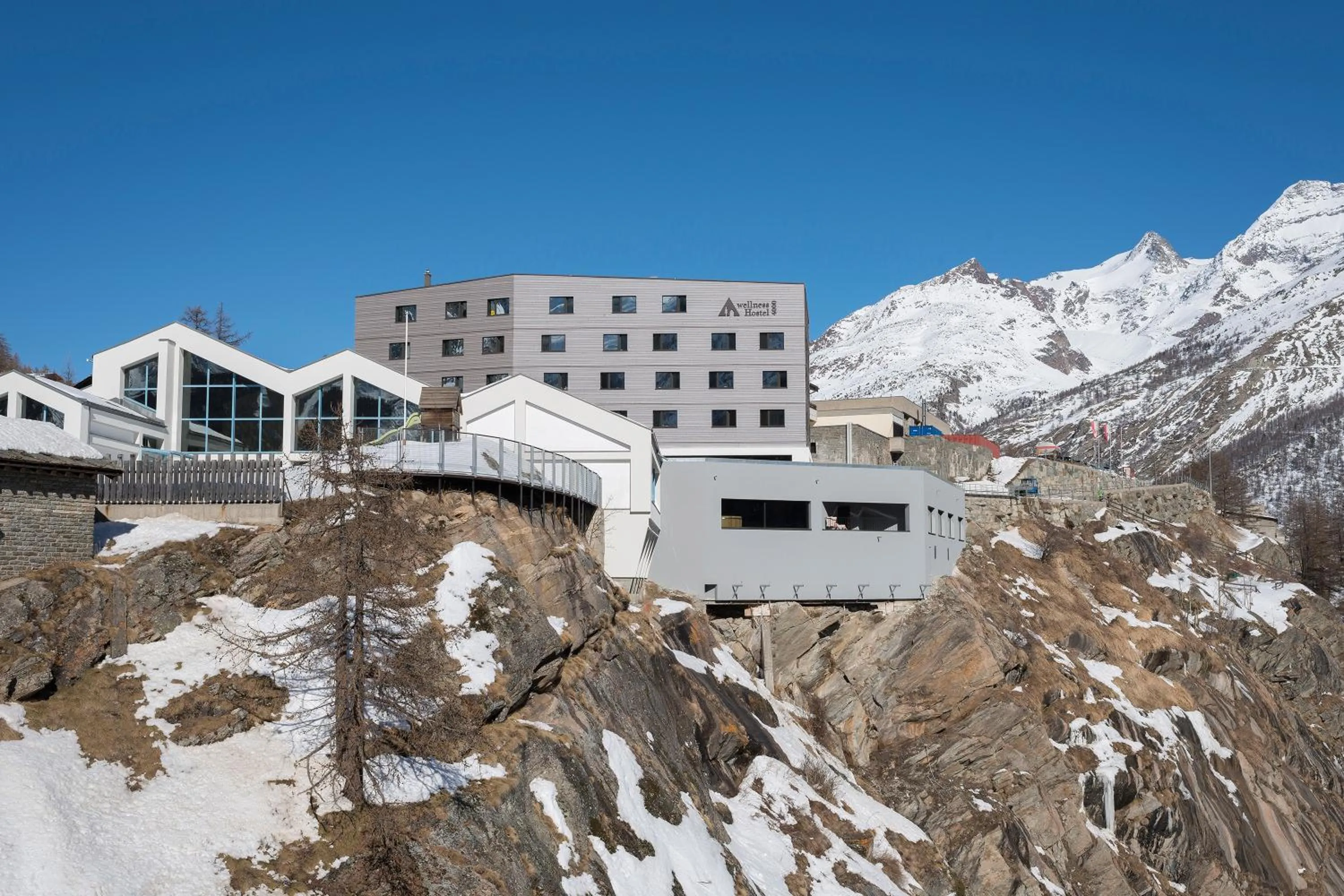 Facade/entrance in Saas-Fee wellnesshostel4000