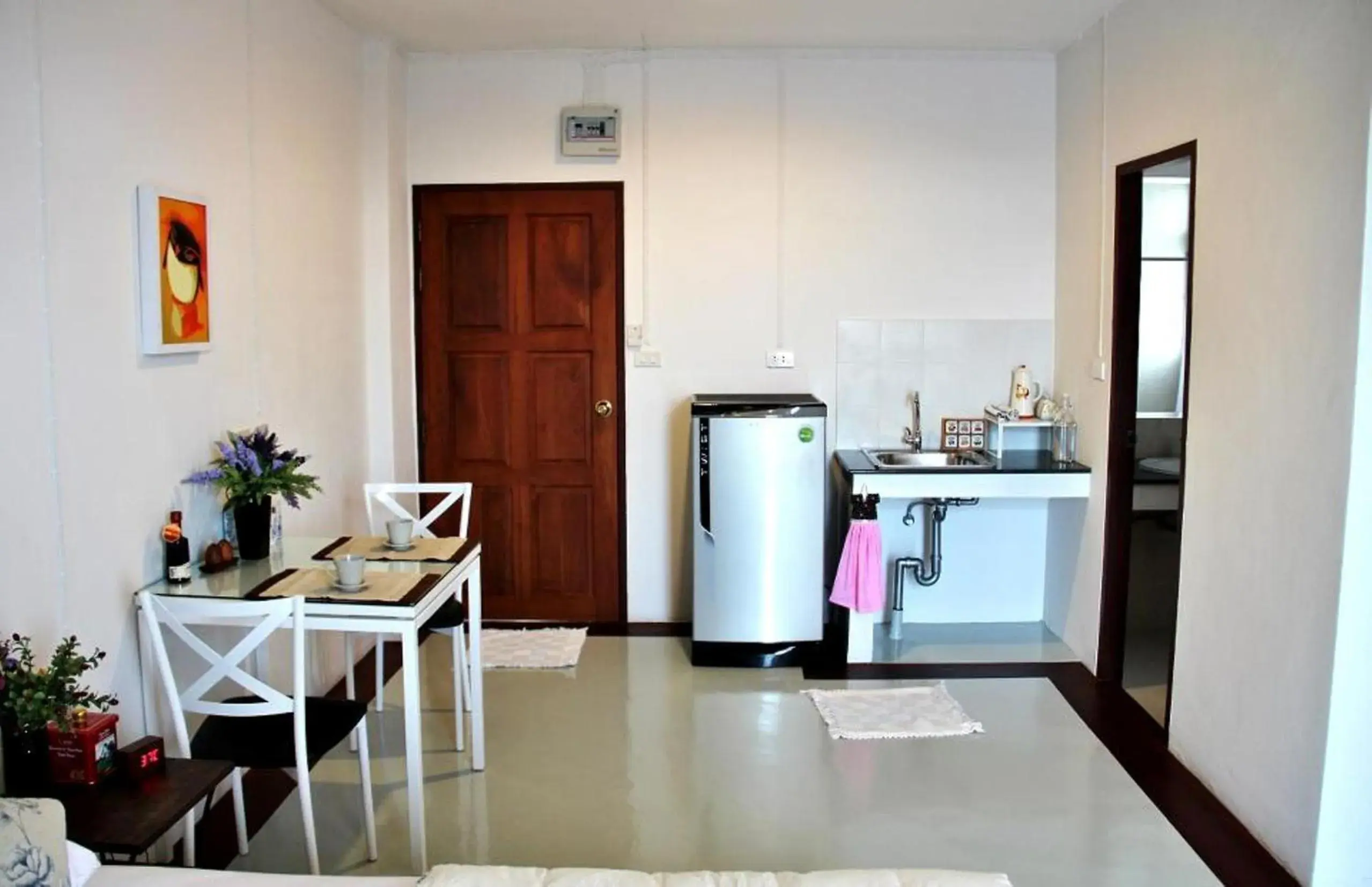 Kitchen/Kitchenette in The Meet Green Apartment