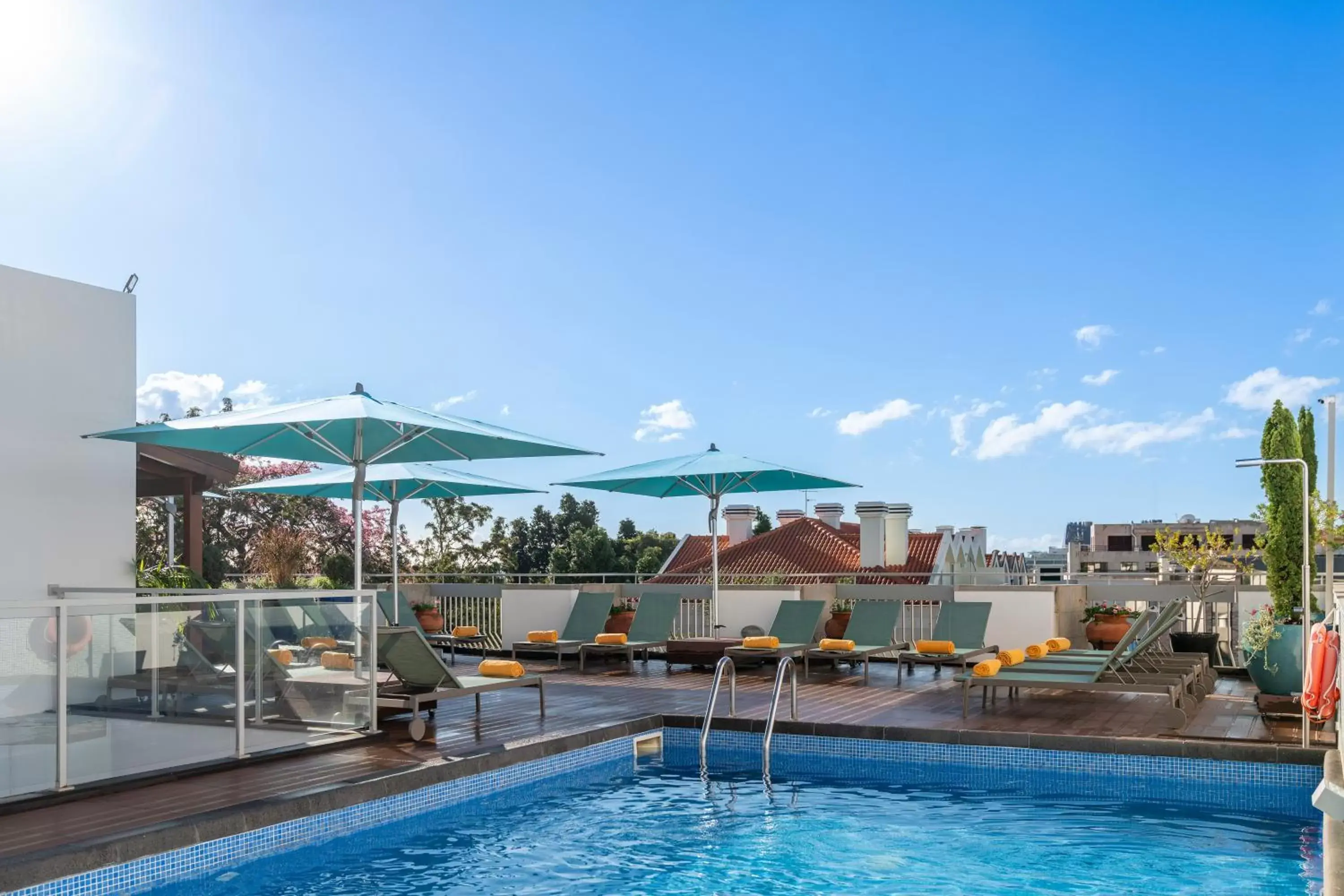 Balcony/Terrace, Swimming Pool in Hotel Madeira
