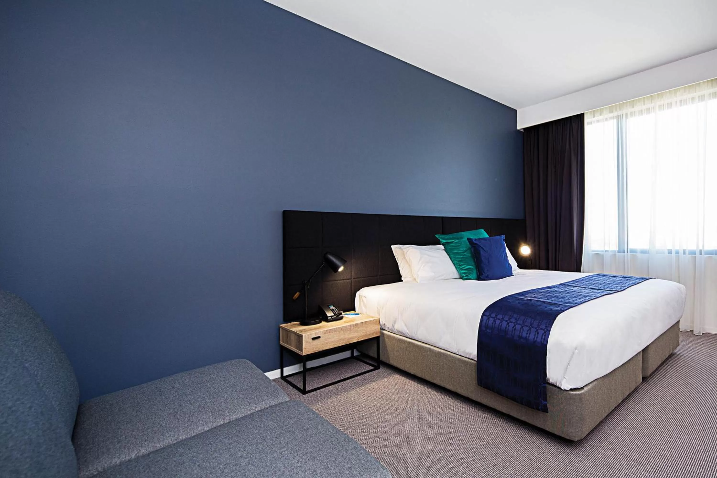 Bedroom, Bed in Mantra MacArthur Hotel