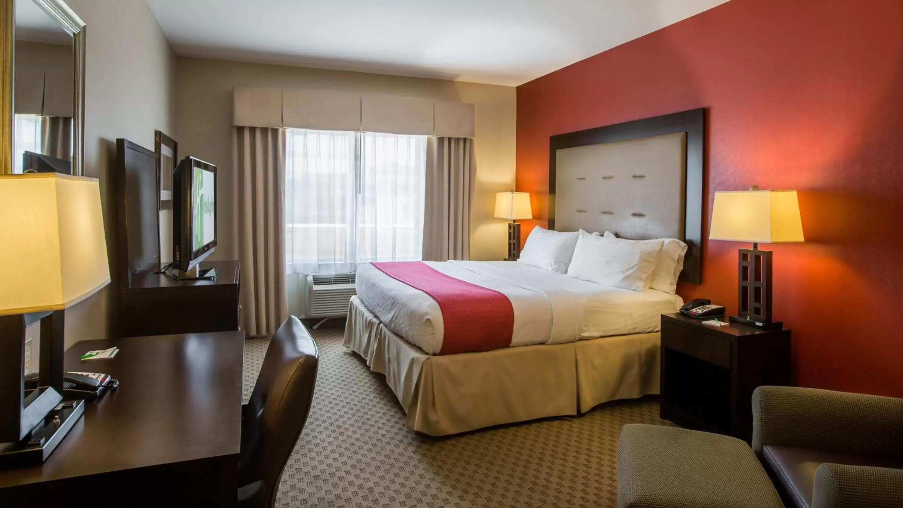 Photo of the whole room, Bed in Holiday Inn Oklahoma City Airport, an IHG Hotel