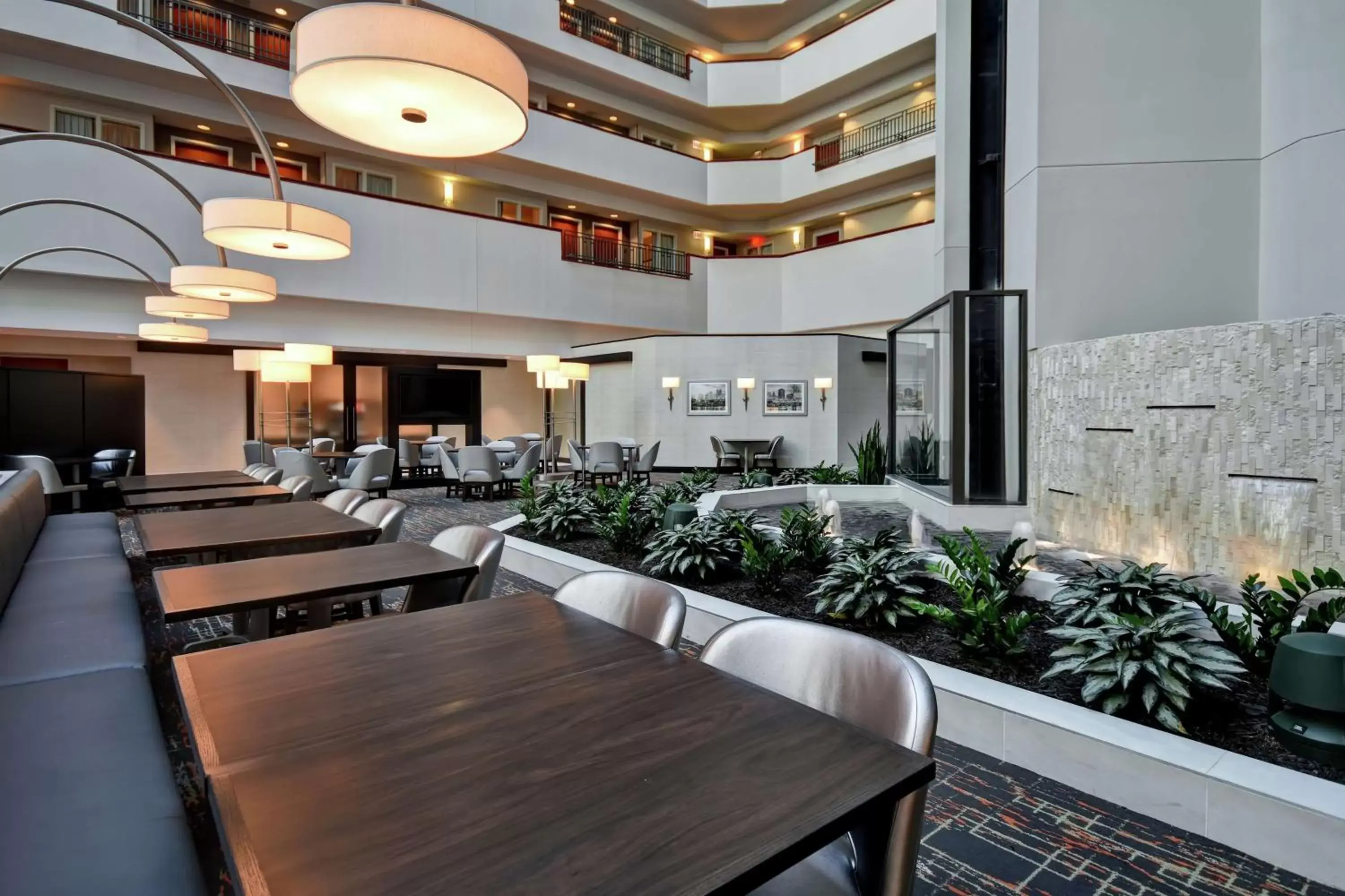 Breakfast, Restaurant/Places to Eat in Embassy Suites Little Rock