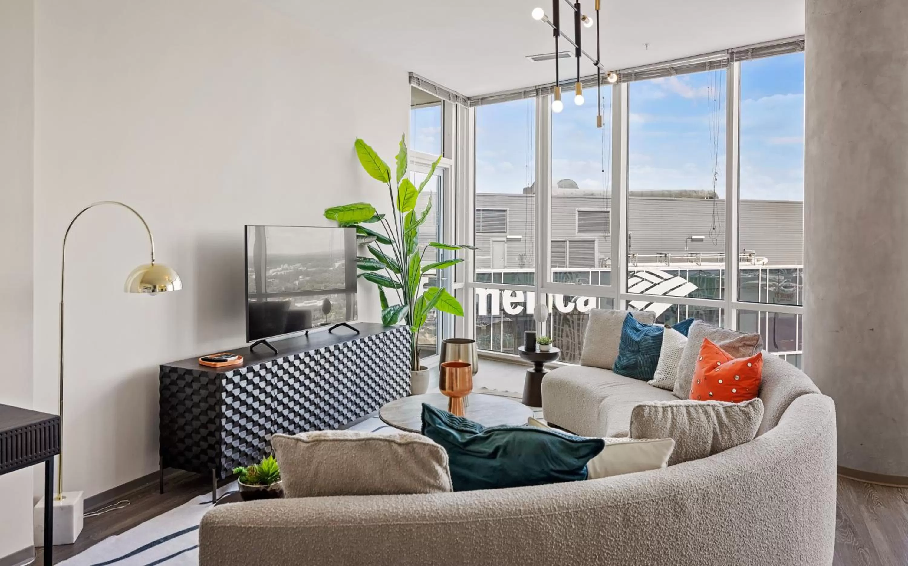 Living room in Placemakr Premier SoBro