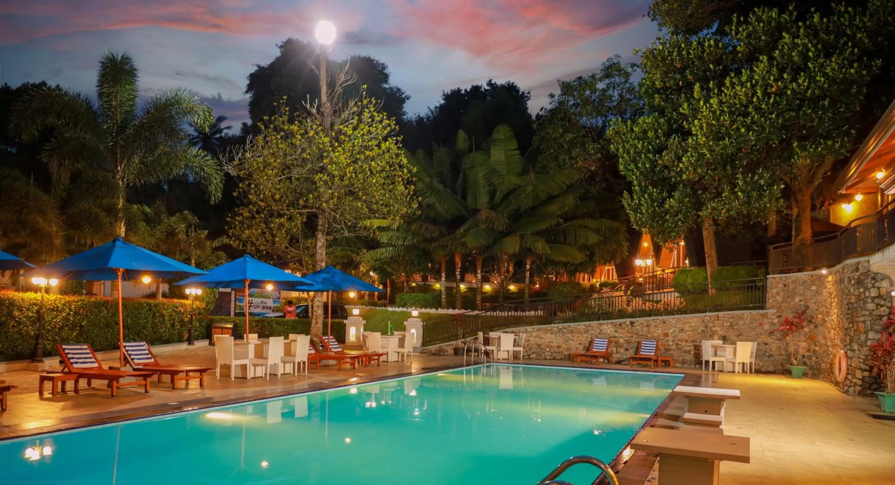 Restaurant/places to eat, Swimming Pool in Royal Classic Resort