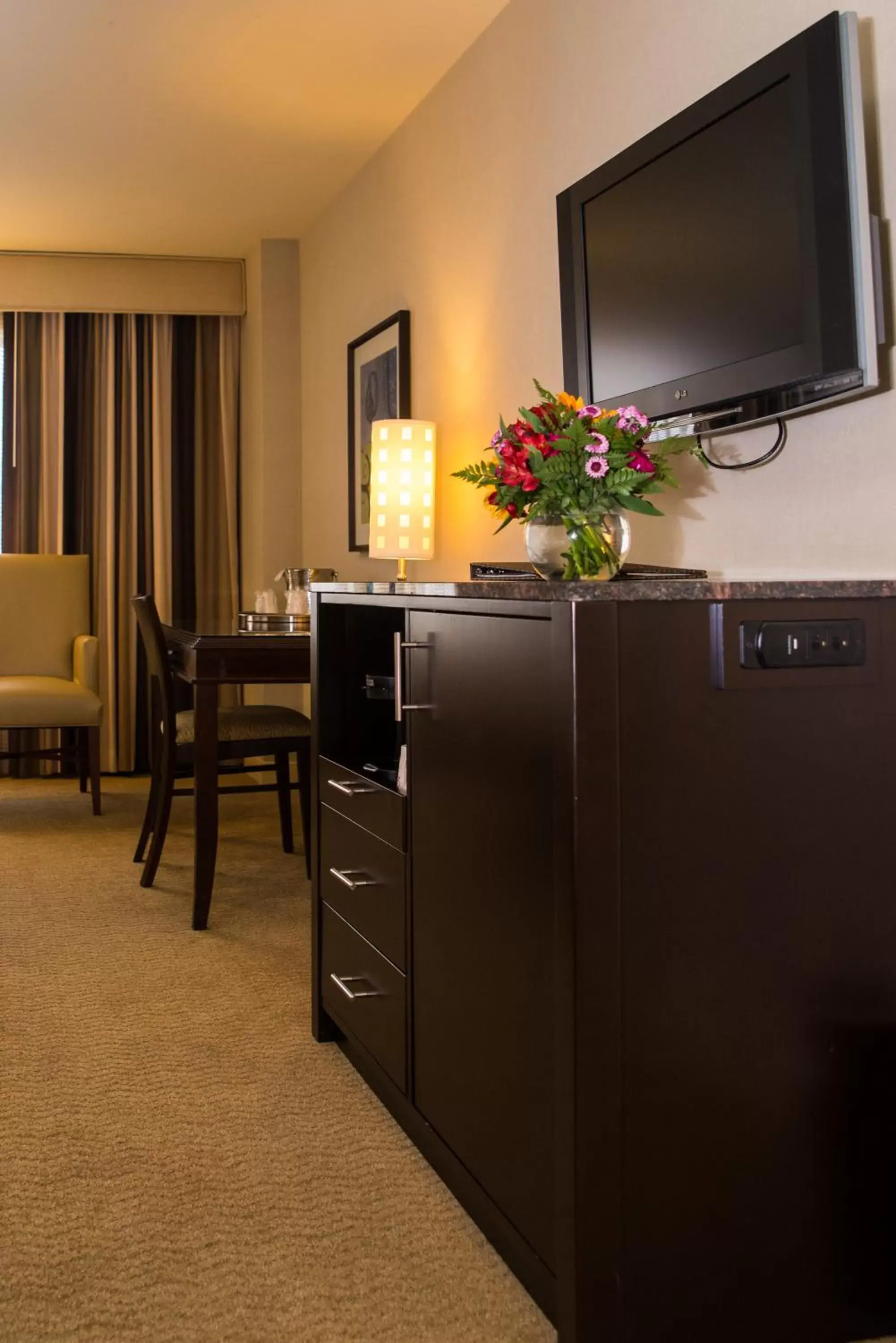 TV and multimedia, TV/Entertainment Center in Isle Casino Hotel Bettendorf