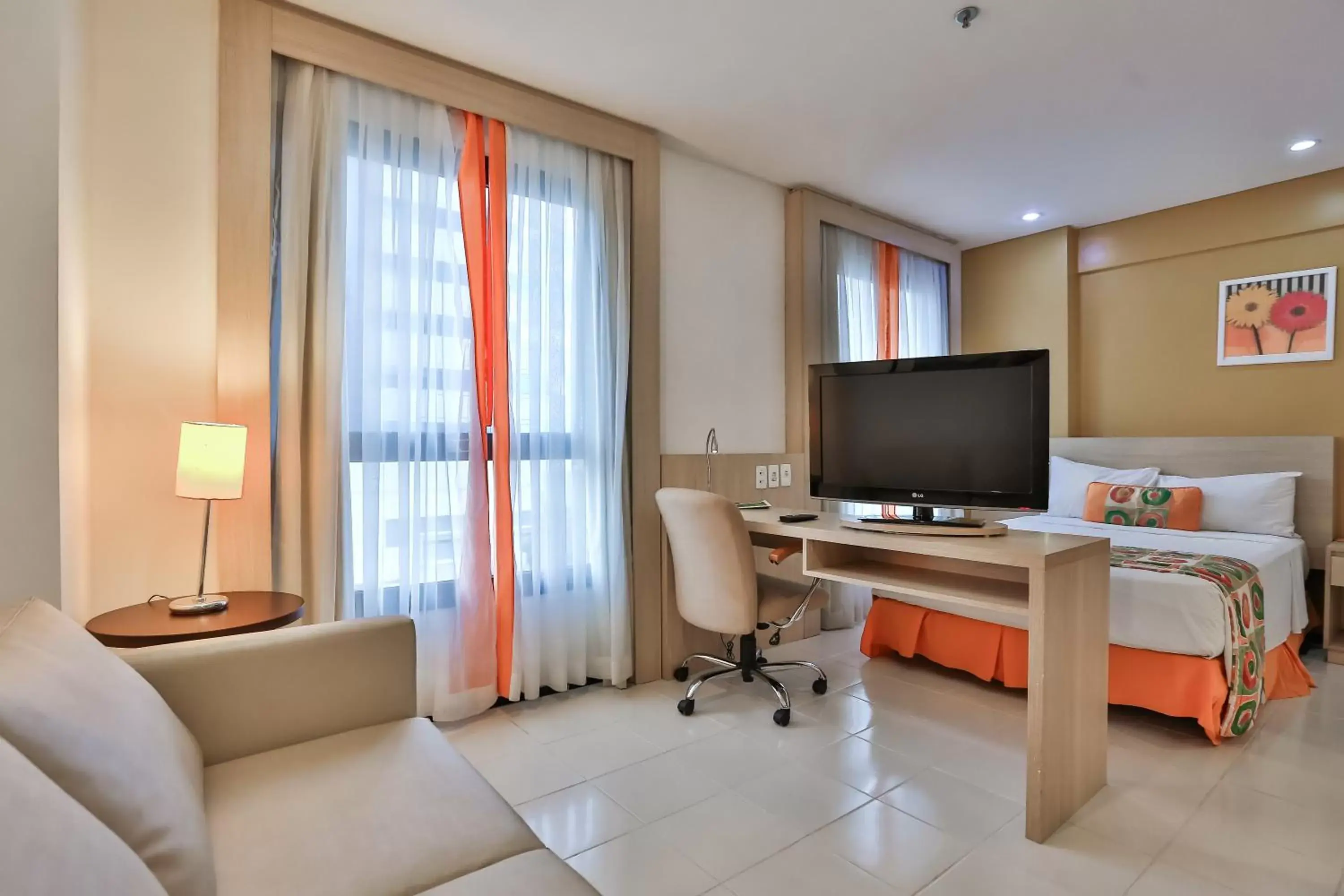 Bedroom, TV/Entertainment Center in Quality Hotel Manaus