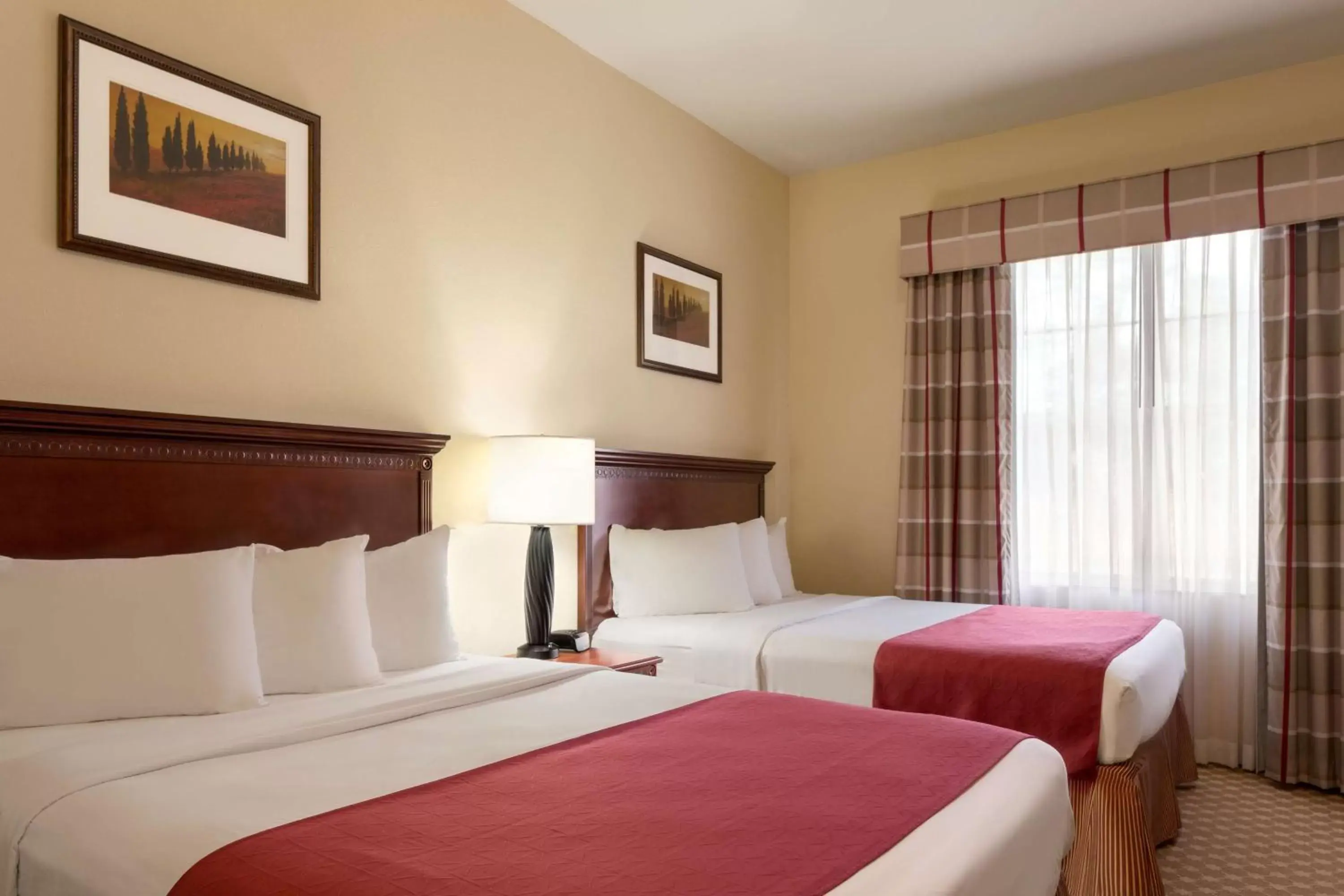 Photo of the whole room, Bed in Country Inn & Suites by Radisson, Crestview, FL