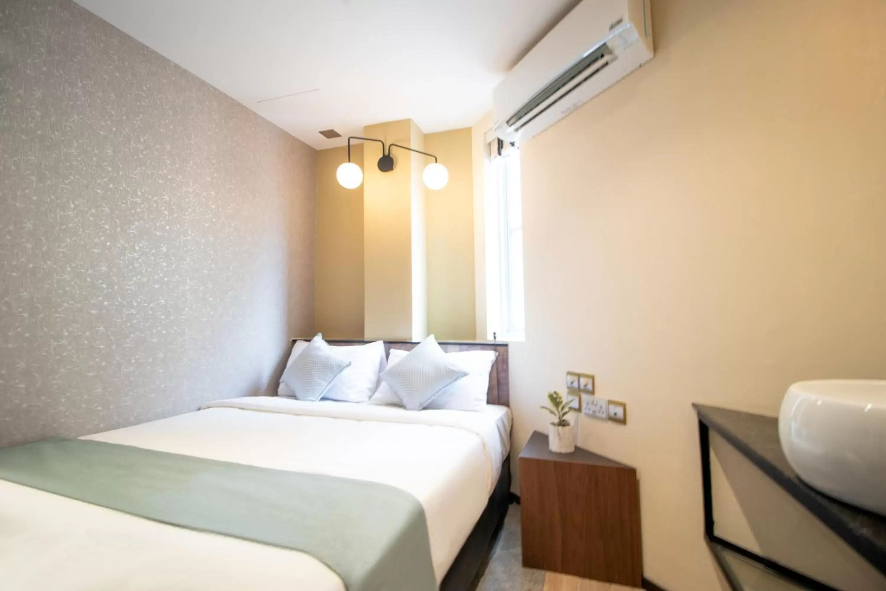 Photo of the whole room in Harbour Ville Hotel - Hamilton Photo of the whole room in Harbour Ville Hotel - Hamilton