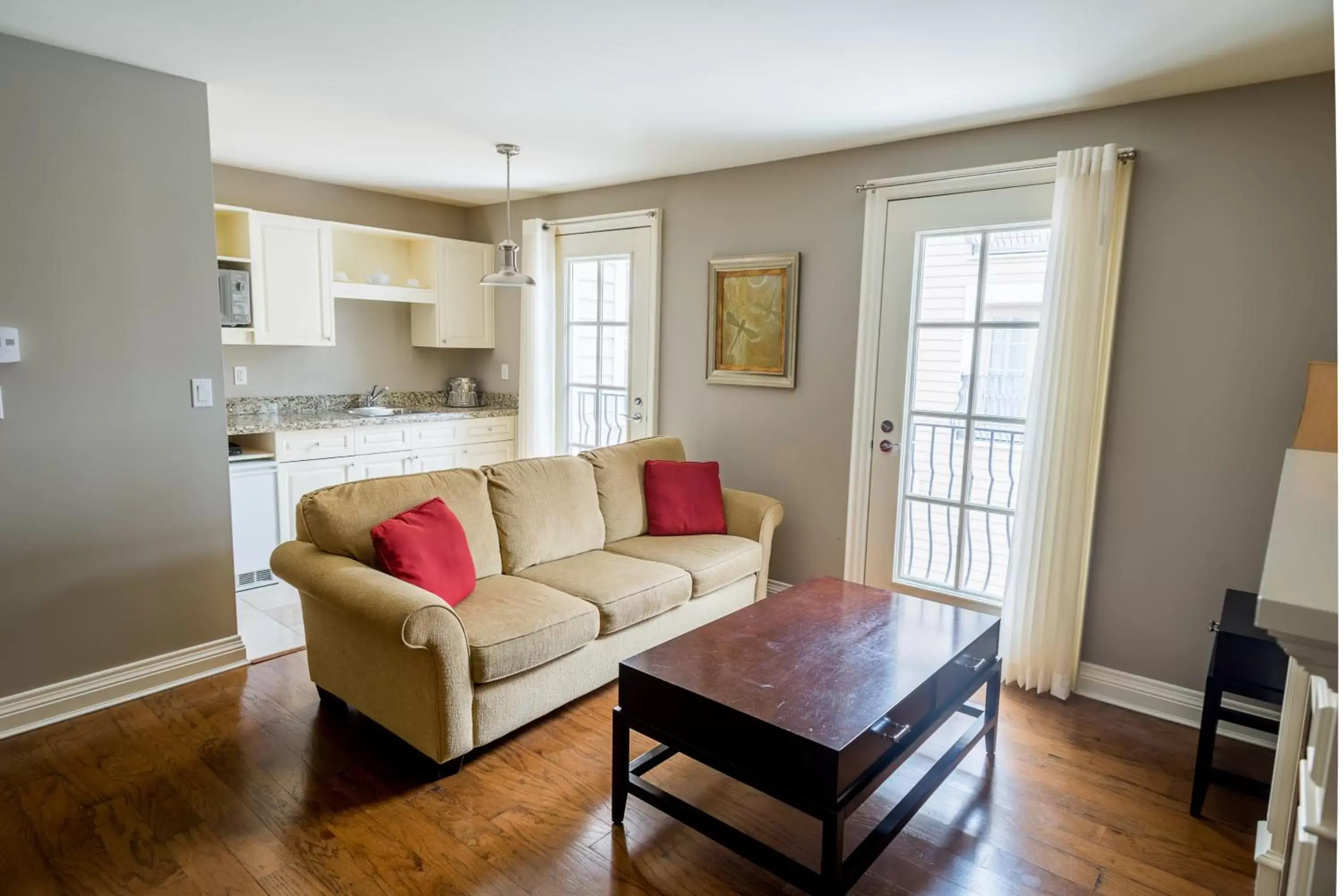 Kitchen or kitchenette, Seating Area in Rawley Resort, Spa & Marina