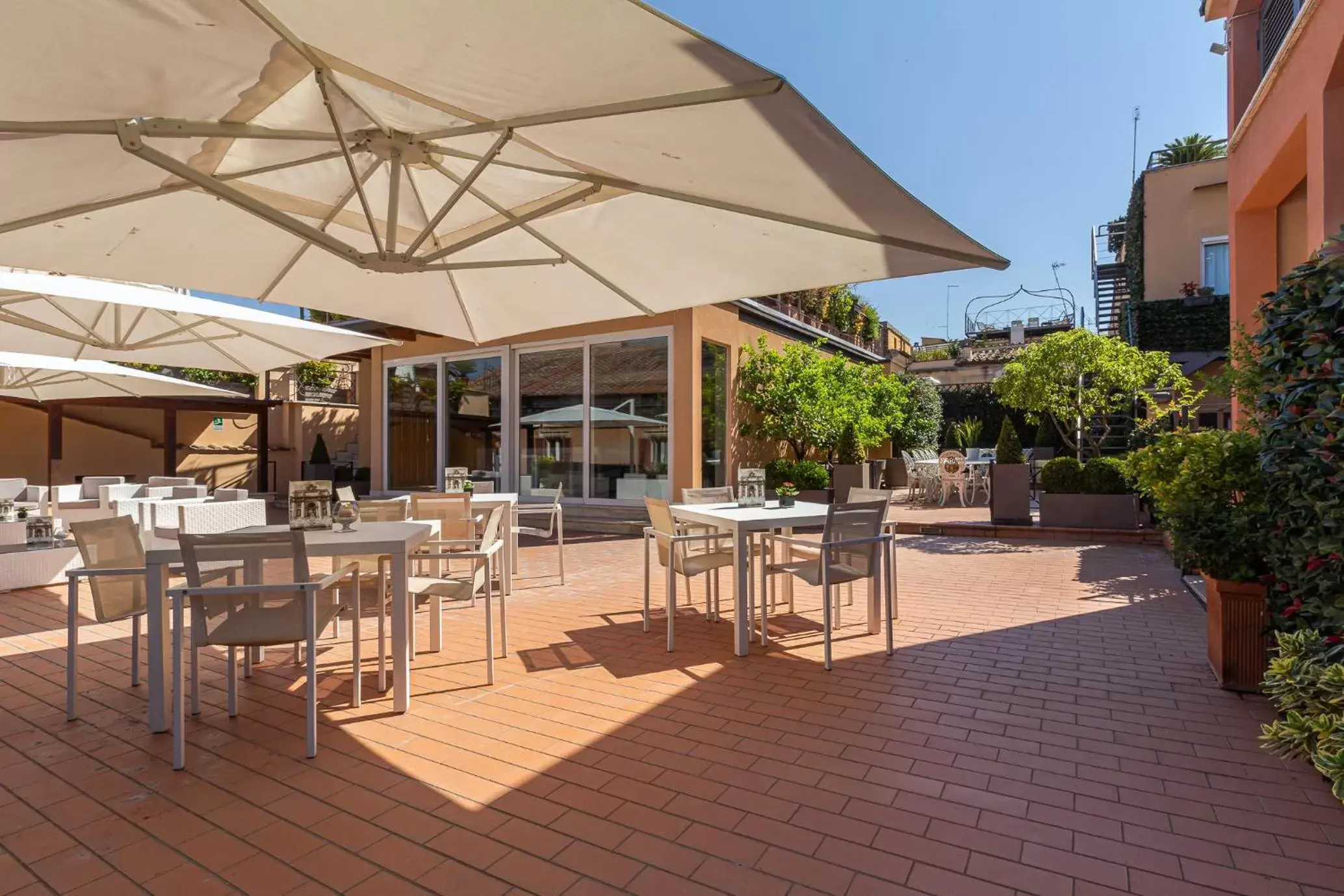 Patio, Restaurant/Places to Eat in Harry's Bar Trevi Hotel & Restaurant