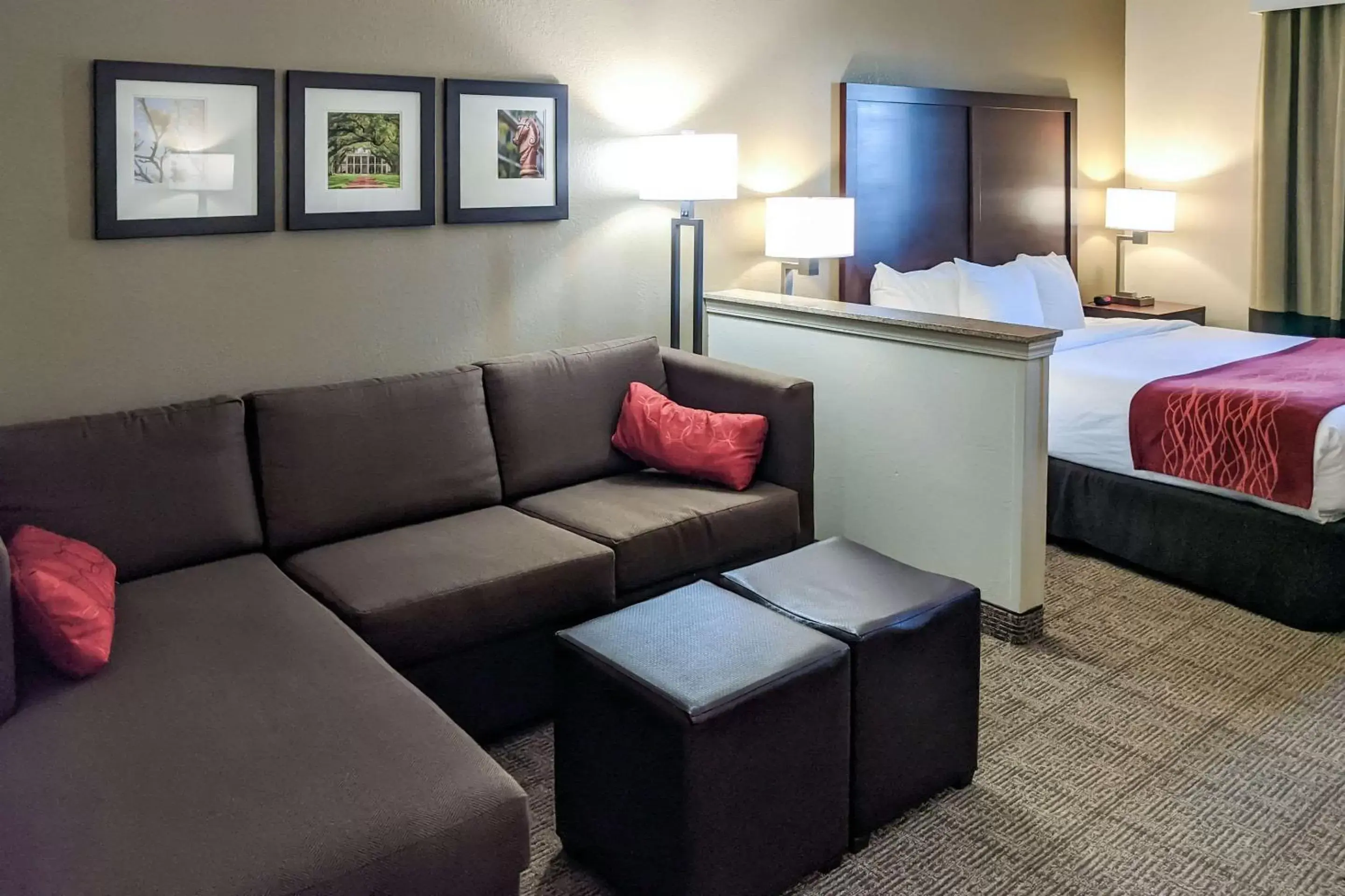 Photo of the whole room, Seating Area in Comfort Inn Marrero-New Orleans West