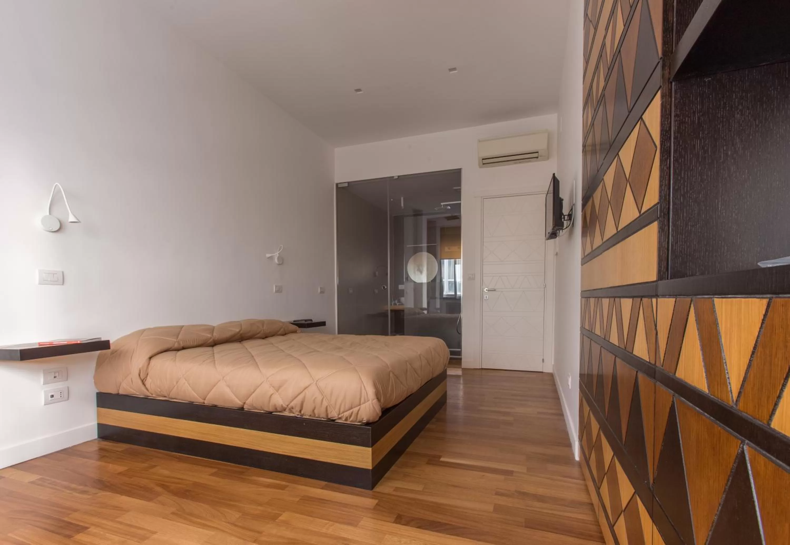 Photo of the whole room, Bed in Soul City