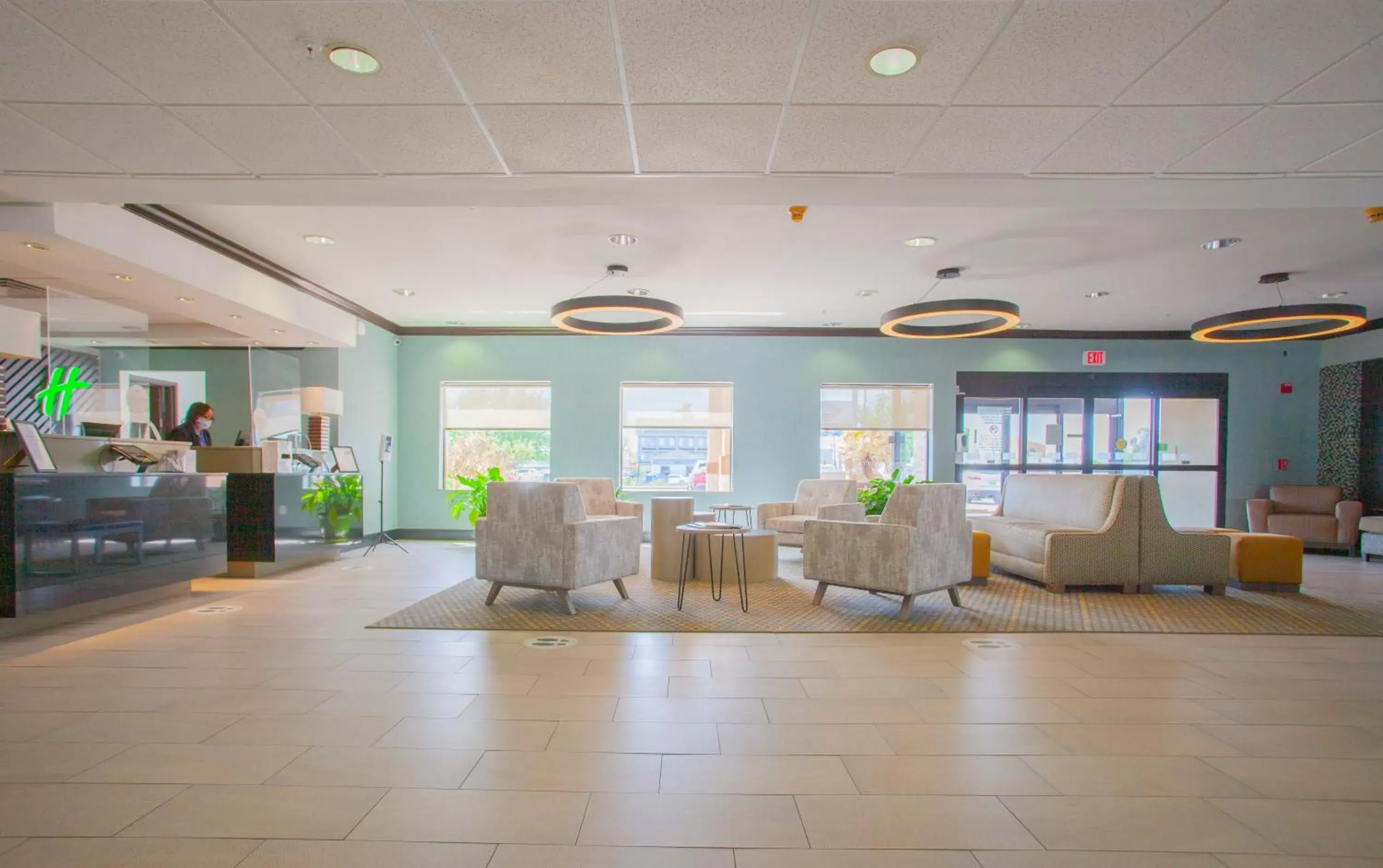 Lobby or reception in Holiday Inn & Suites Spring - The Woodlands