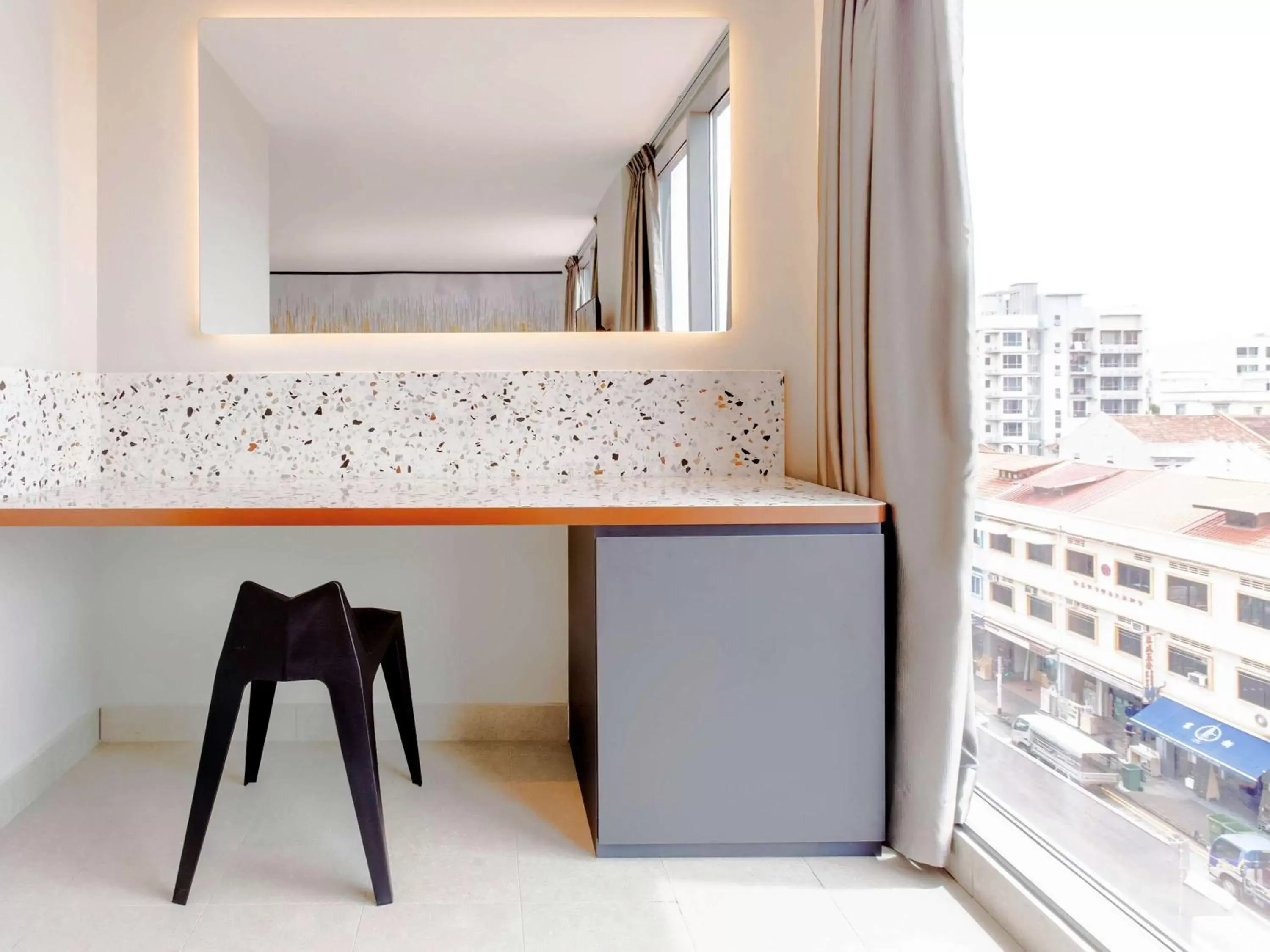 Bedroom, Kitchen/Kitchenette in ibis budget Singapore Gold