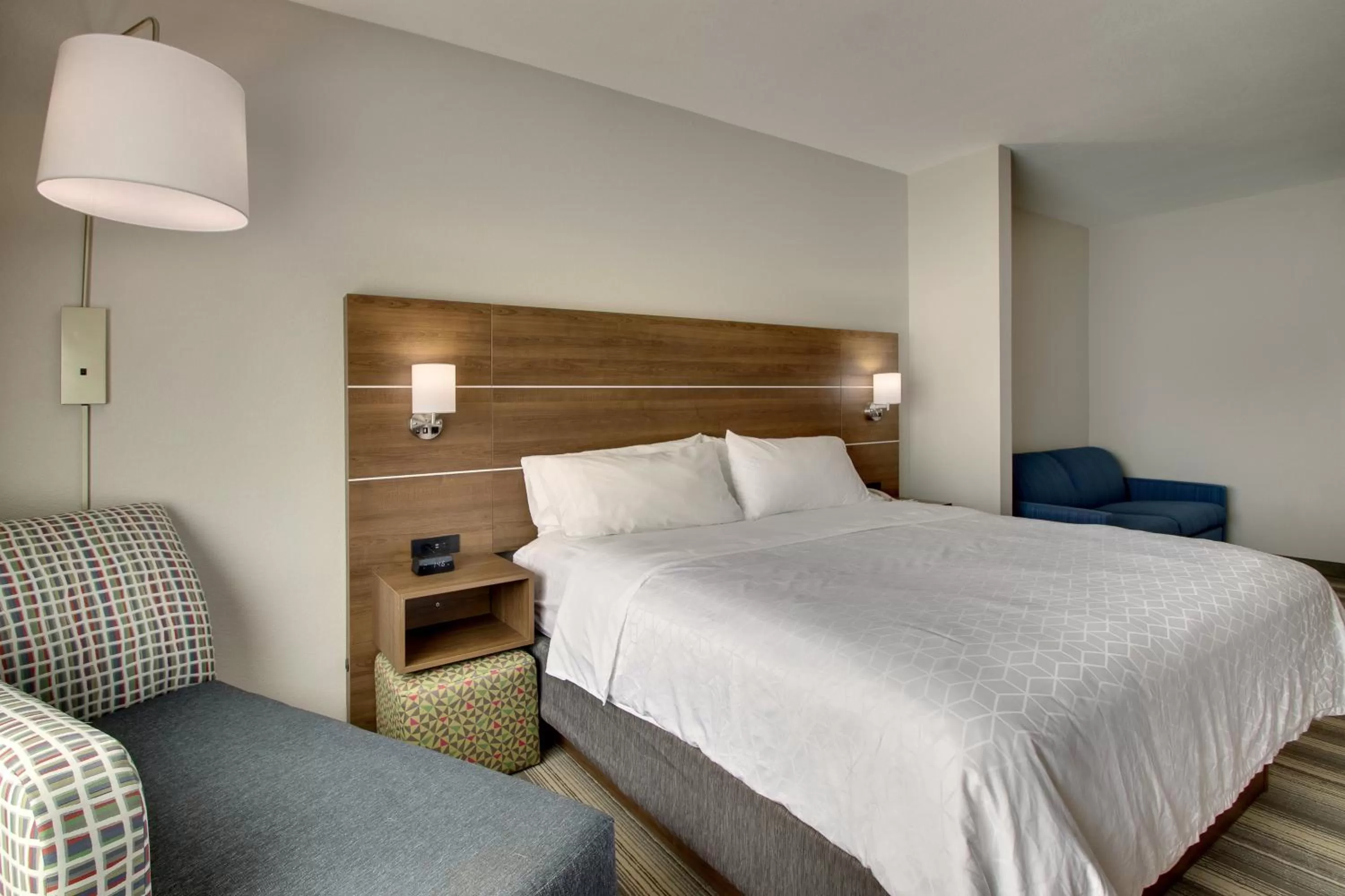 Photo of the whole room, Bed in Holiday Inn Express & Suites Laurel by IHG