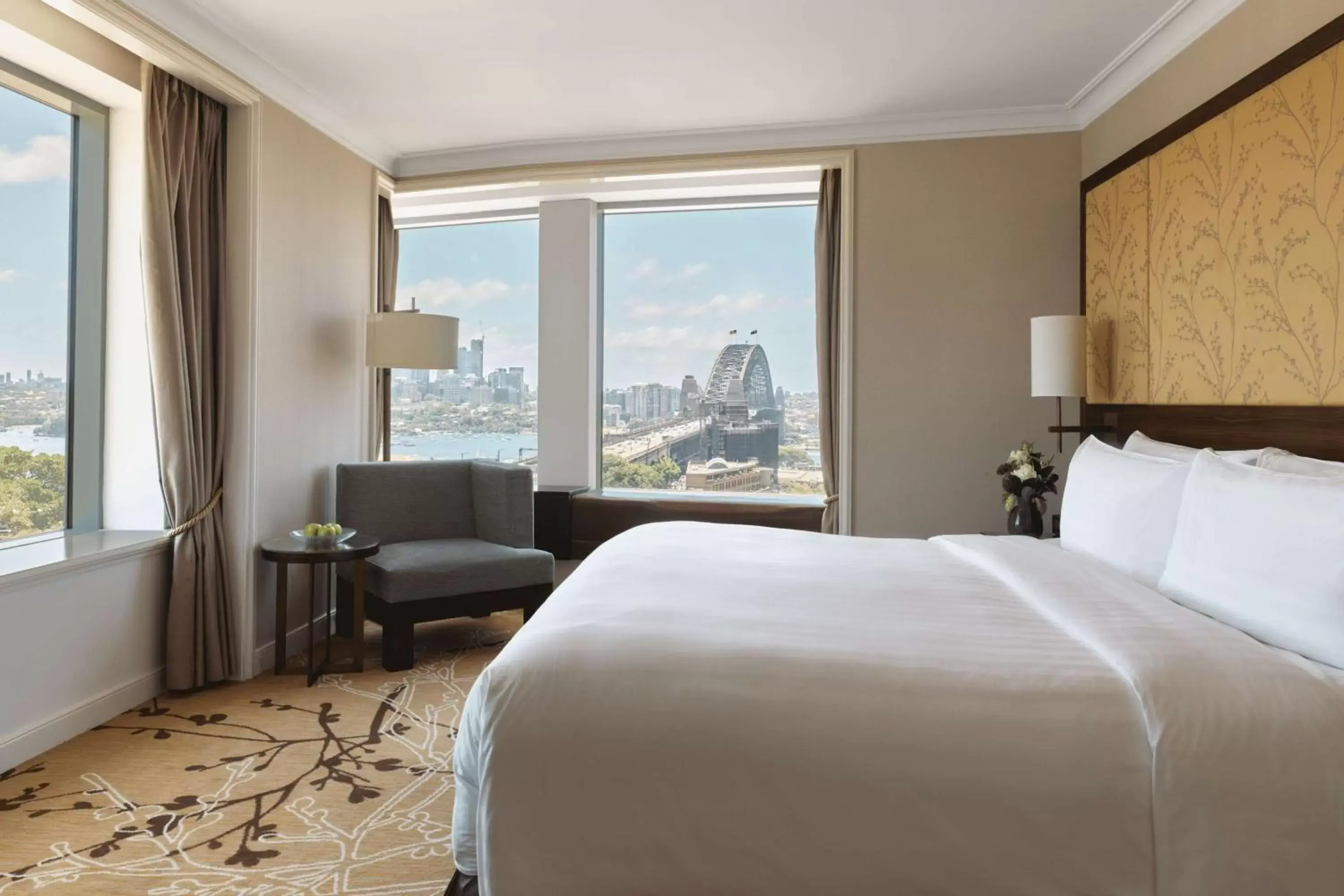 Photo of the whole room, Bed in Shangri-La Sydney