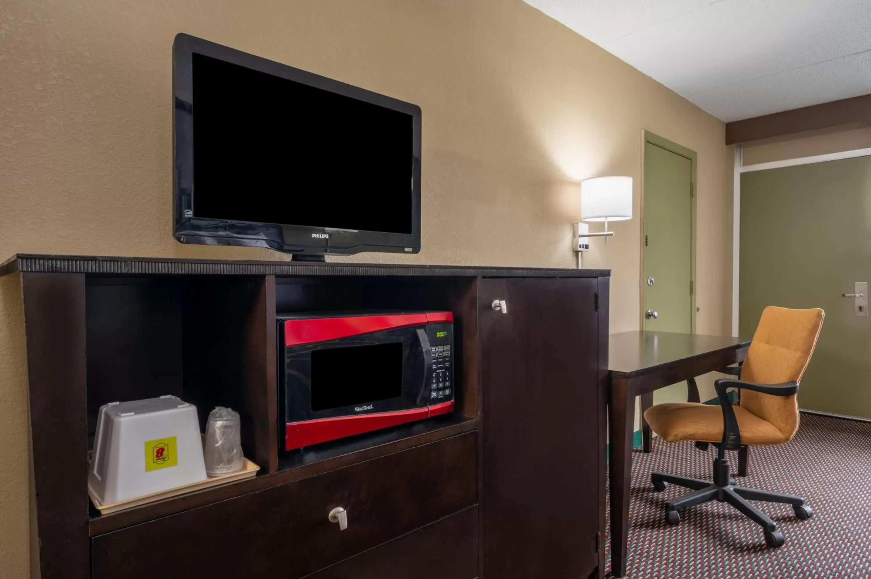 TV and multimedia, TV/Entertainment Center in Super 8 by Wyndham Perrysburg-Toledo