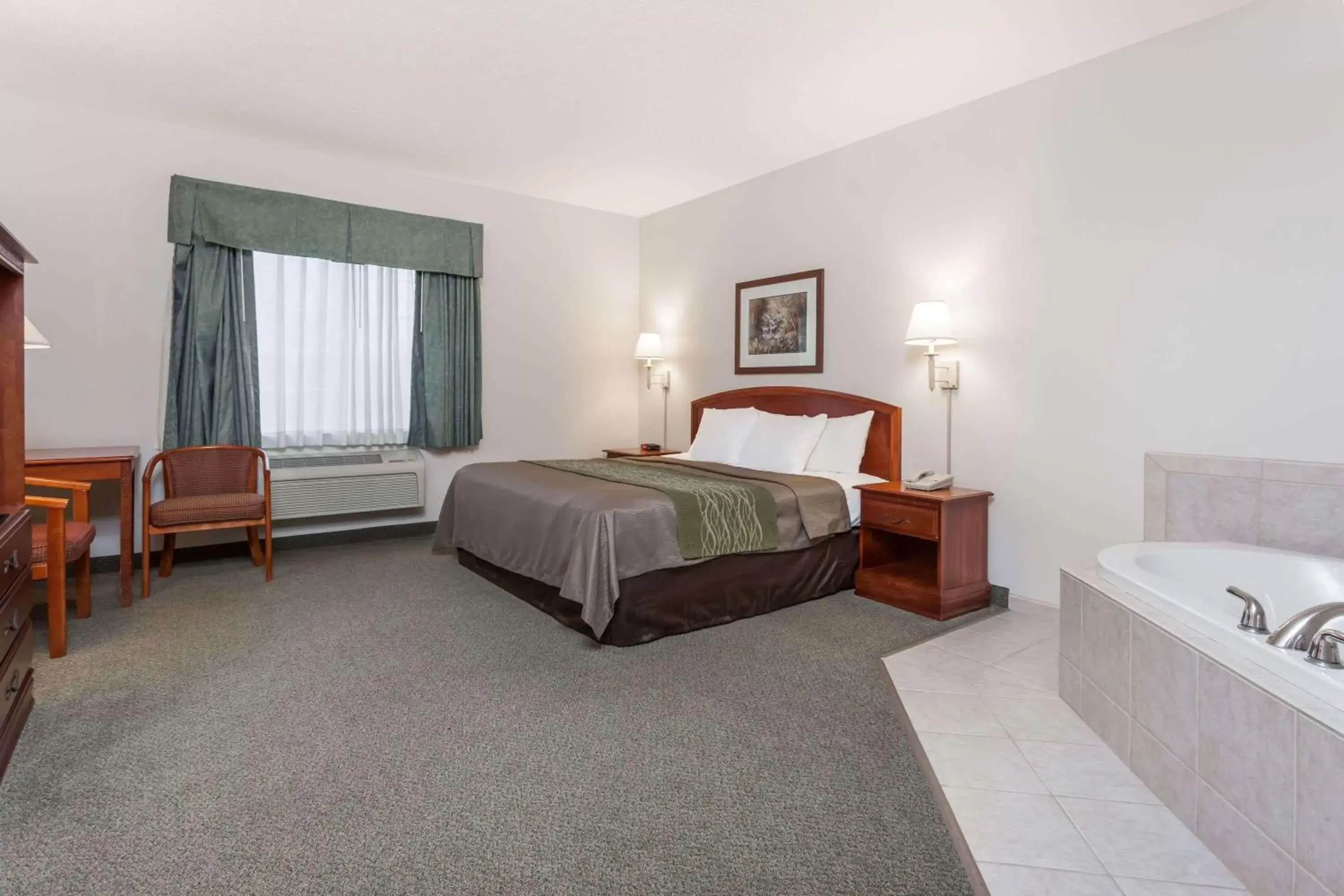 Photo of the whole room, Bed in Days Inn by Wyndham Pentwater