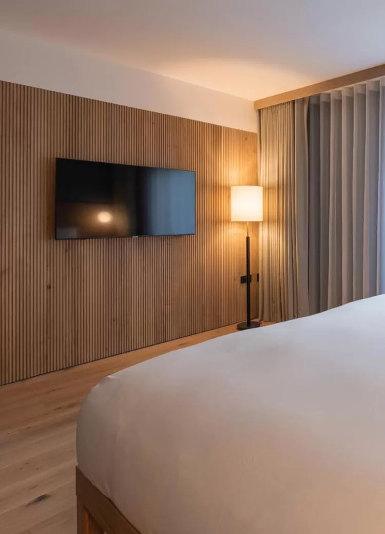 Bed in Mollie's Motel & Diner Bristol