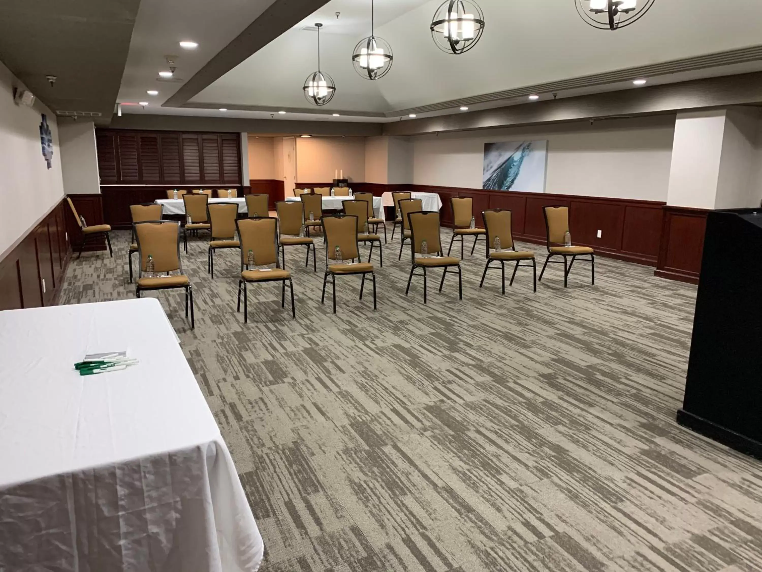 Meeting/conference room in Modesto Hotel - Gateway to Yosemite
