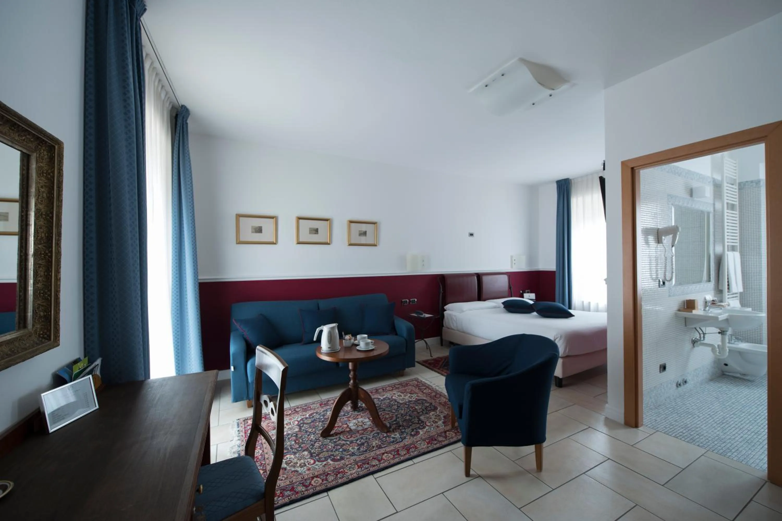 Photo of the whole room, Bed in Hotel Villa Colico