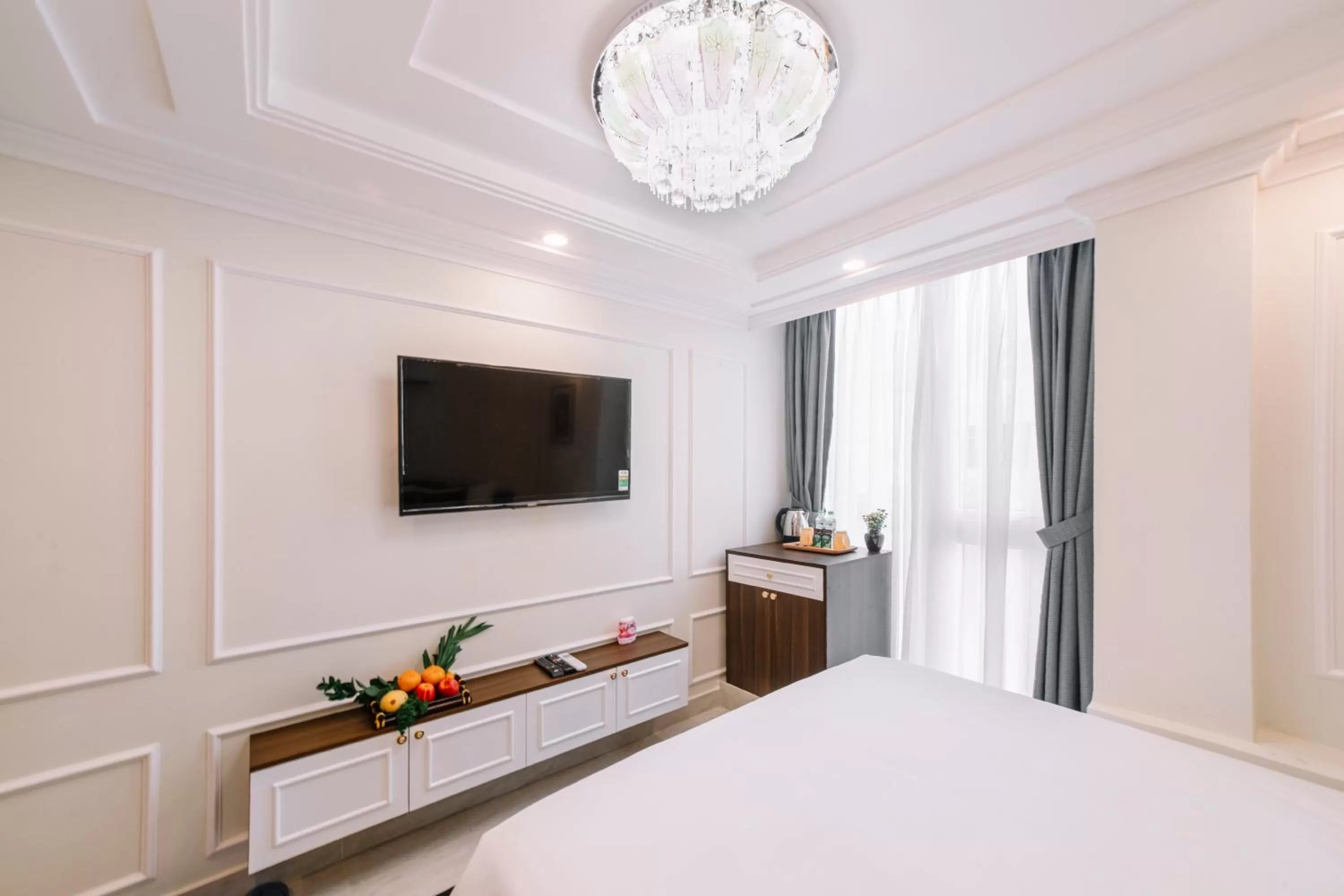 Bedroom, TV/Entertainment Center in Saigon Hanoi Central Hotel