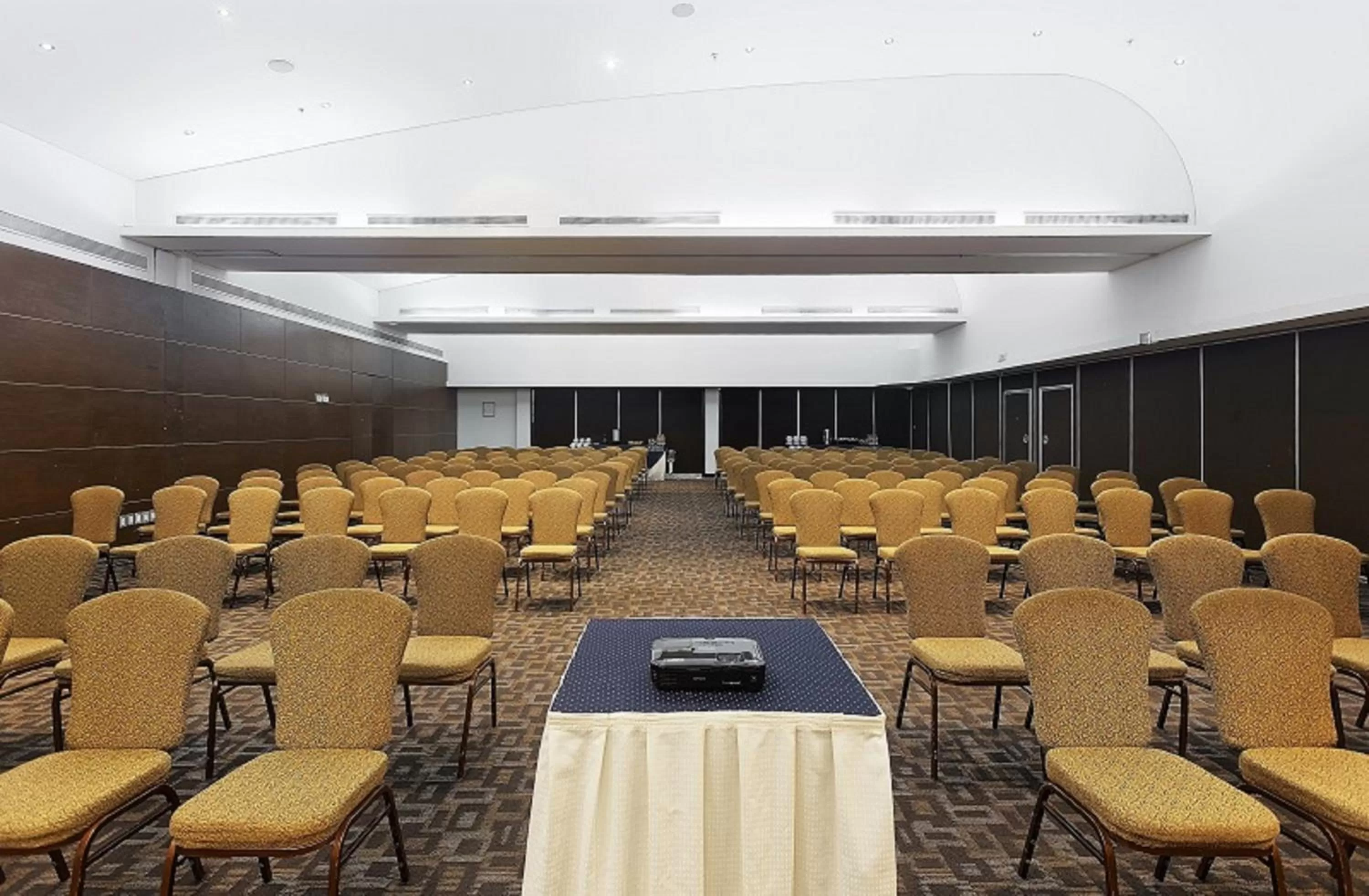 Meeting/conference room in Crowne Plaza Villahermosa by IHG