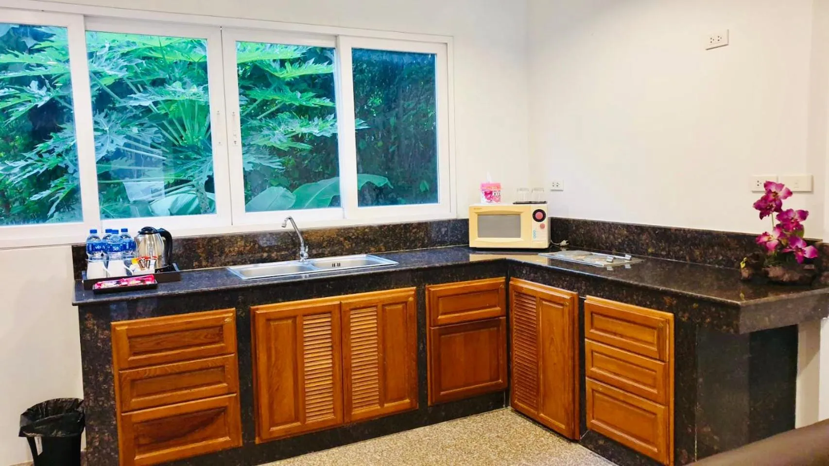 Kitchen or kitchenette in Siray House