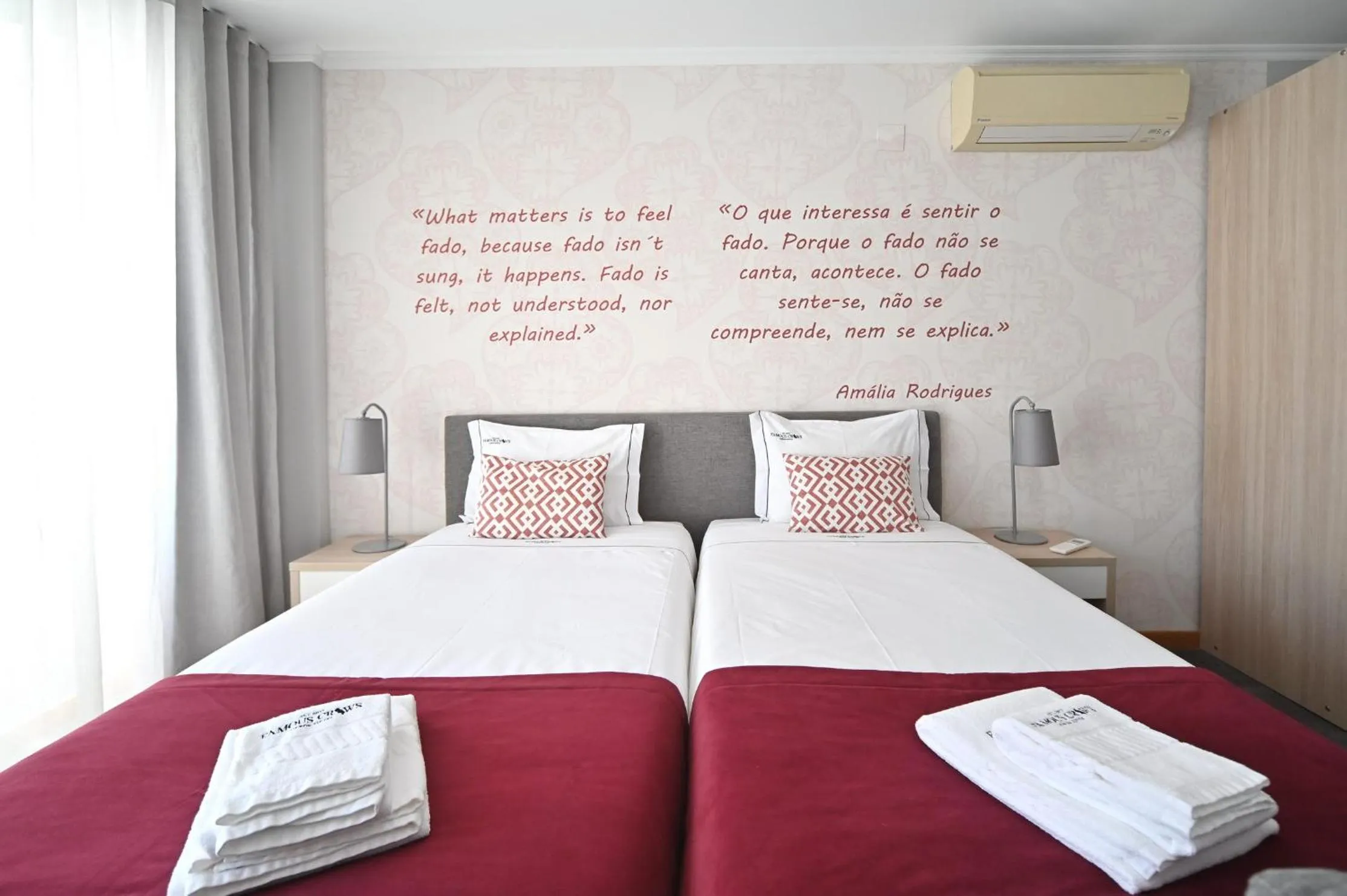 Bed in Famous Crows Lisbon Suites