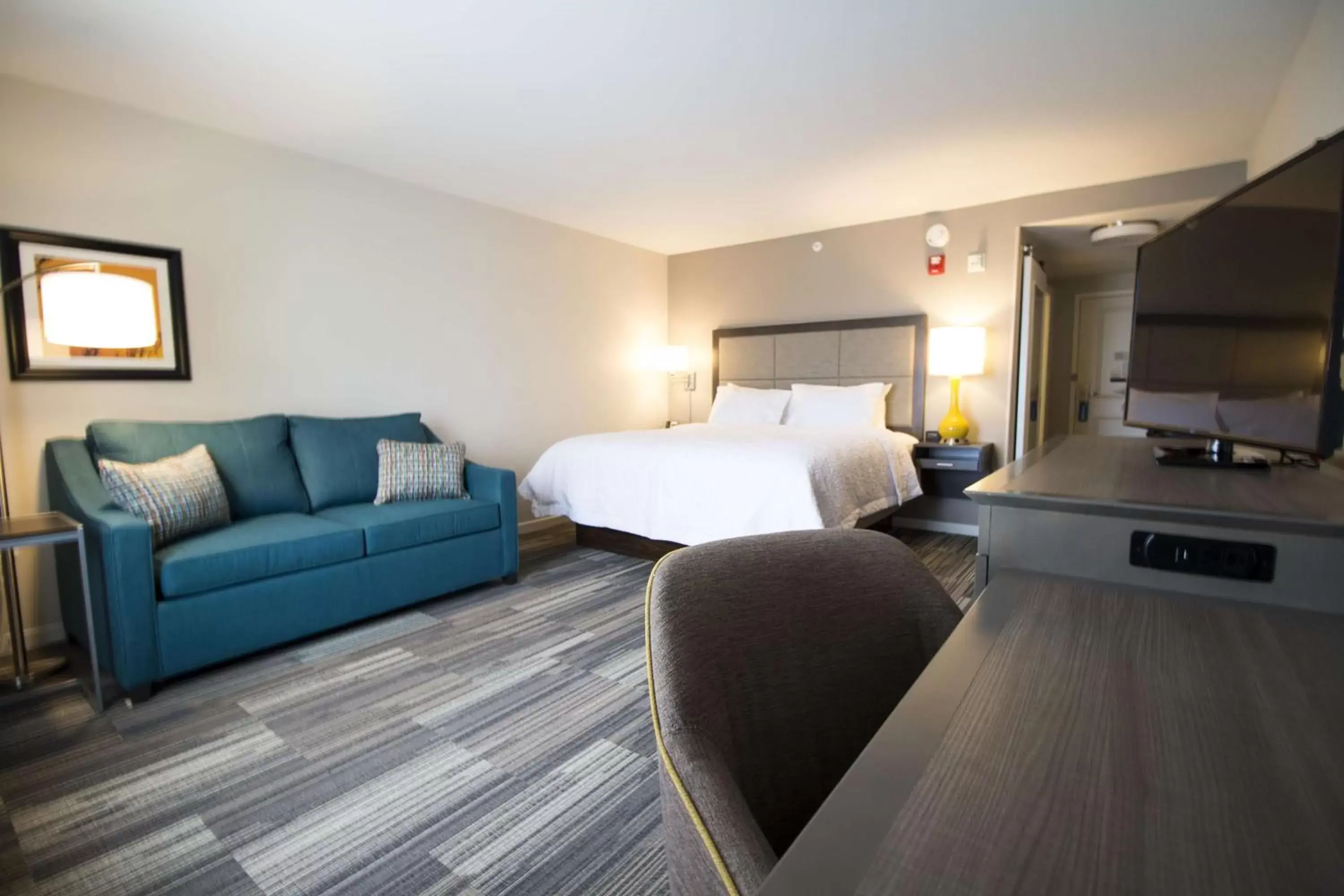 Bed, Seating Area in Hampton Inn Decatur, Mt. Zion, IL