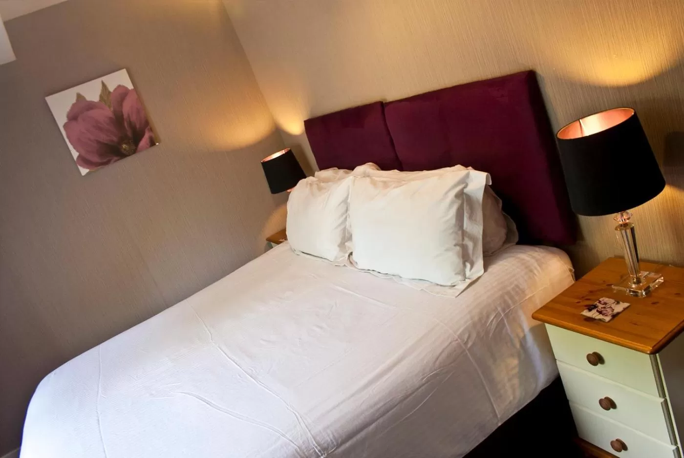 Bed in The Sherwood, No 11,